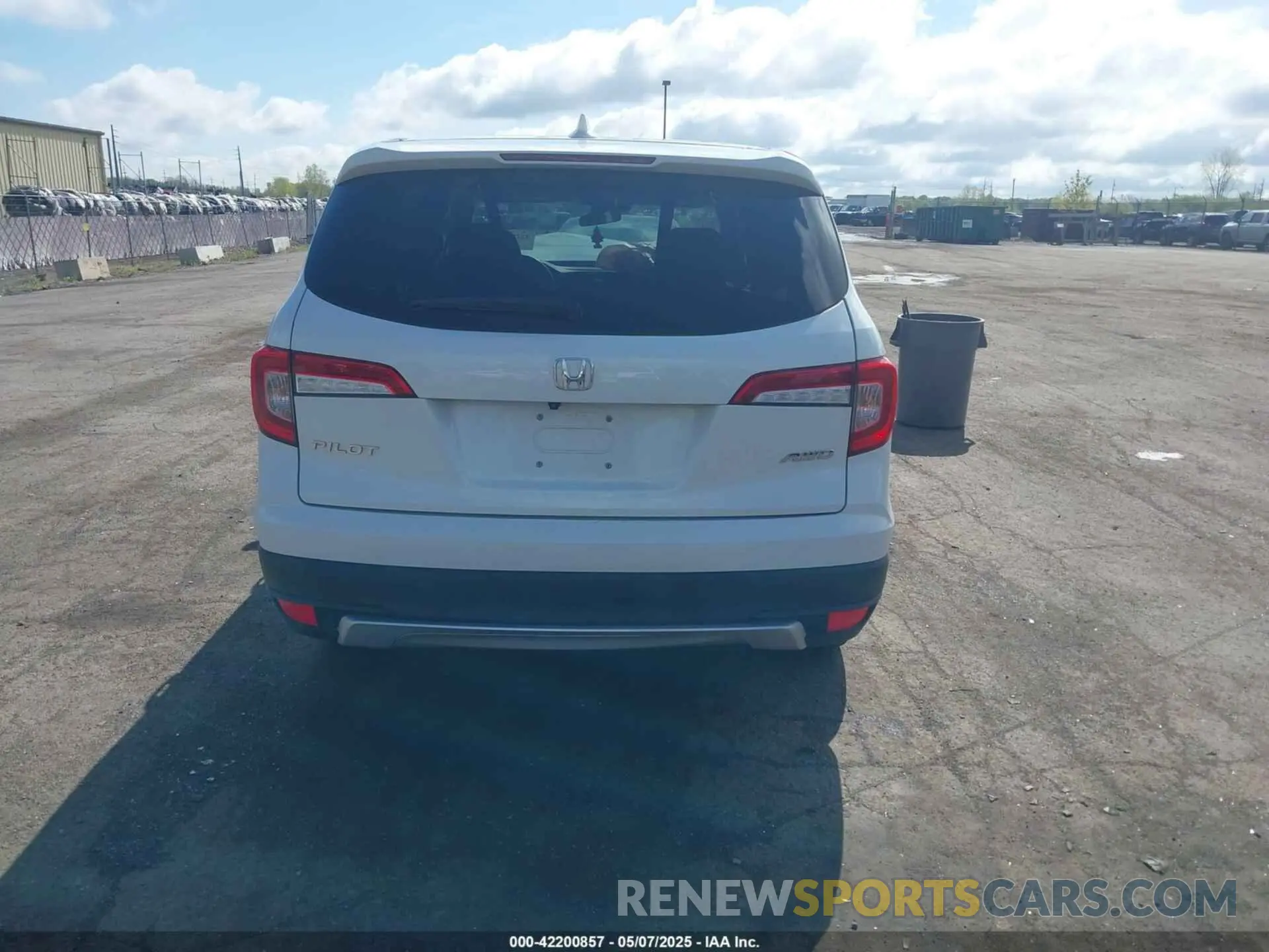 16 fotografías del automóvil dañado 5FNYF6H38LB025981 HONDA PILOT 2020