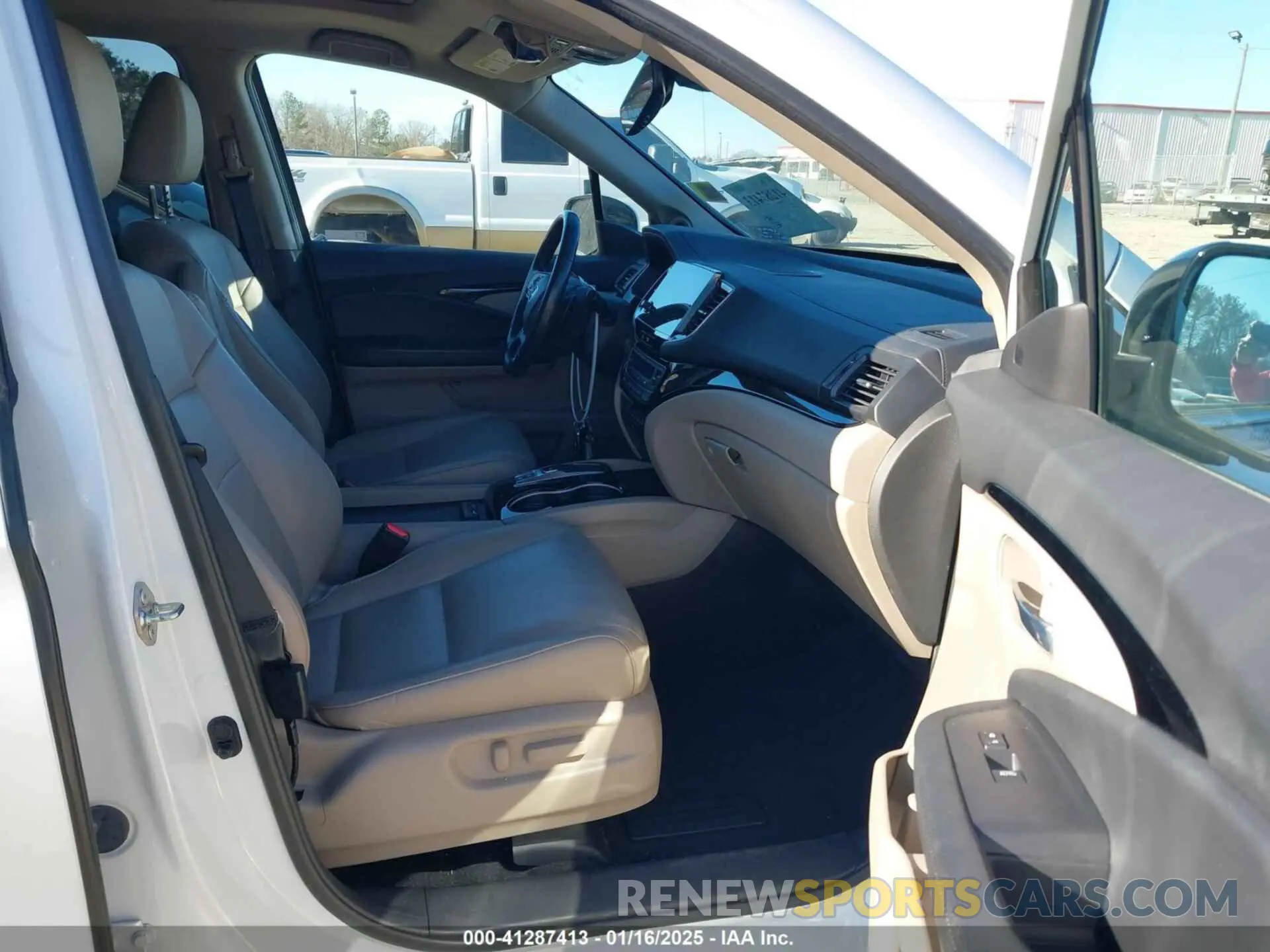 5 fotografías del automóvil dañado 5FNYF6H97LB004365 HONDA PILOT 2020