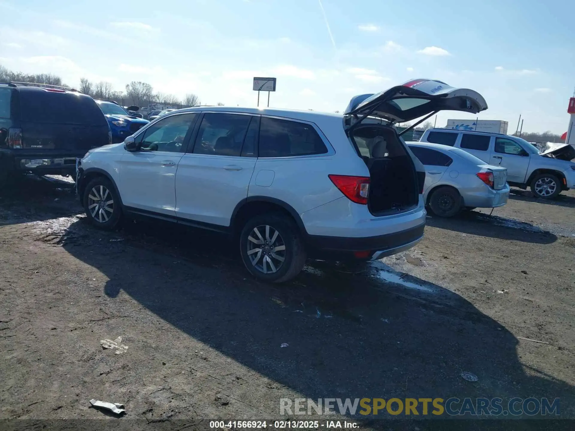 3 fotografías del automóvil dañado 5FNYF5H57MB037861 HONDA PILOT 2021