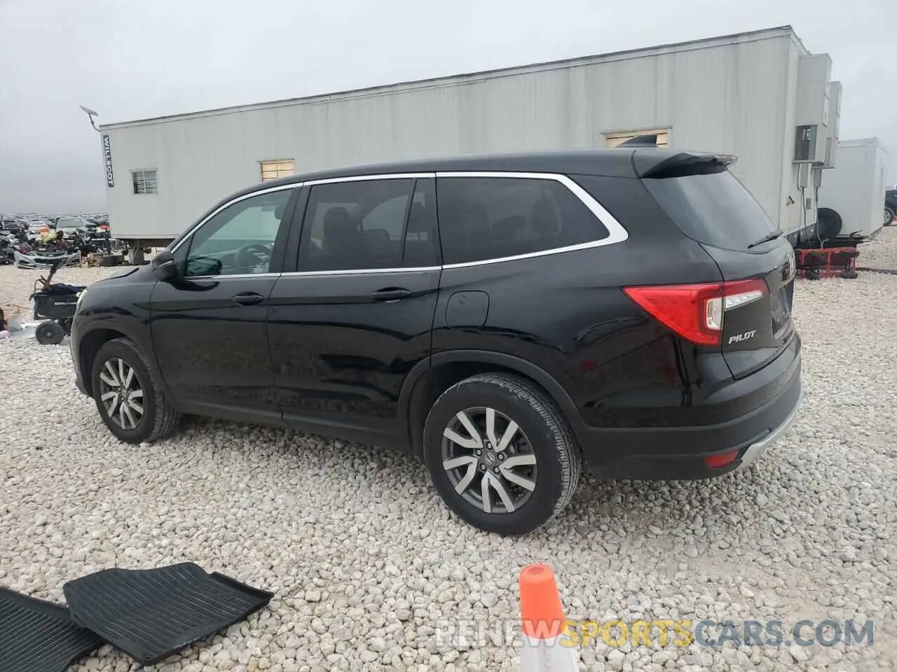2 fotografías del automóvil dañado 5FNYF5H58MB047296 HONDA PILOT 2021