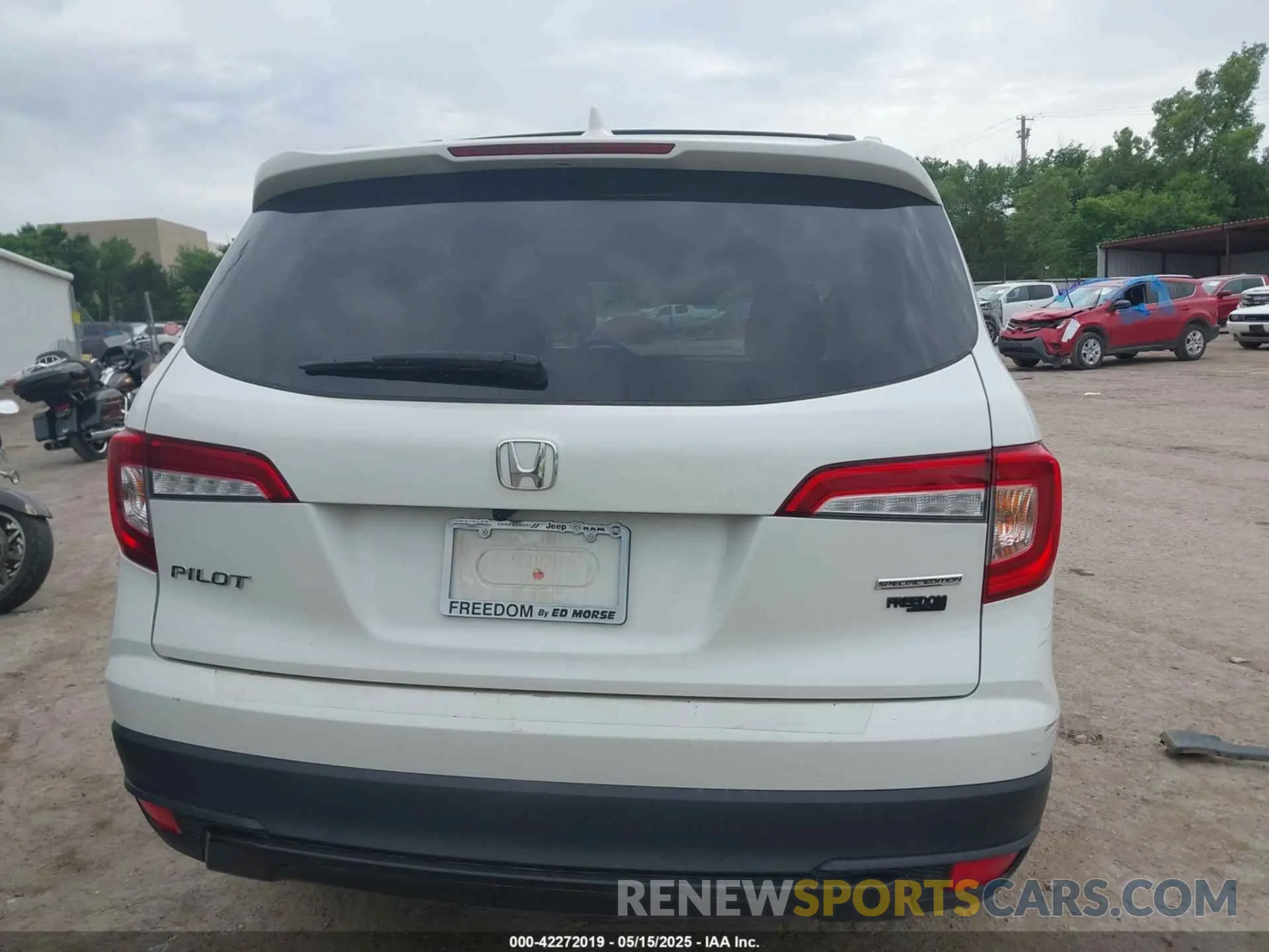 17 fotografías del automóvil dañado 5FNYF5H28NB018579 HONDA PILOT 2022