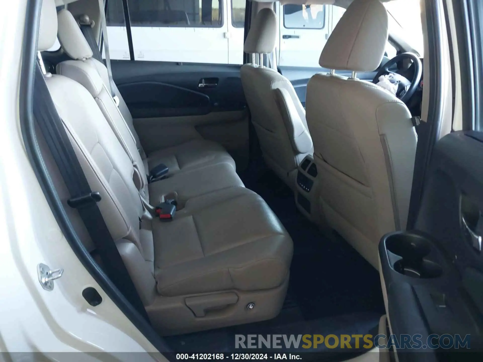8 fotografías del automóvil dañado 5FNYF5H56NB011849 HONDA PILOT 2022