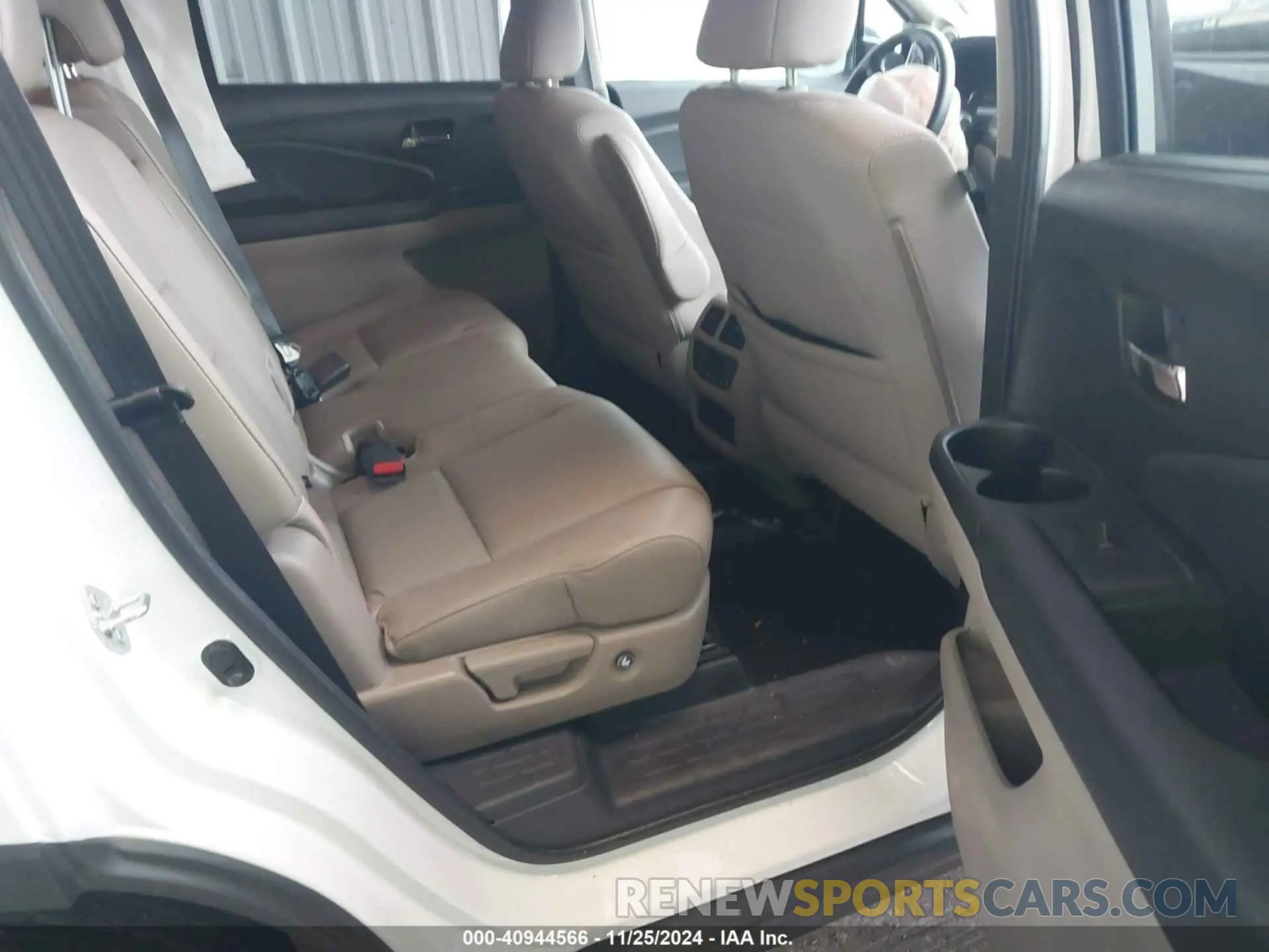8 fotografías del automóvil dañado 5FNYF6H58NB097283 HONDA PILOT 2022