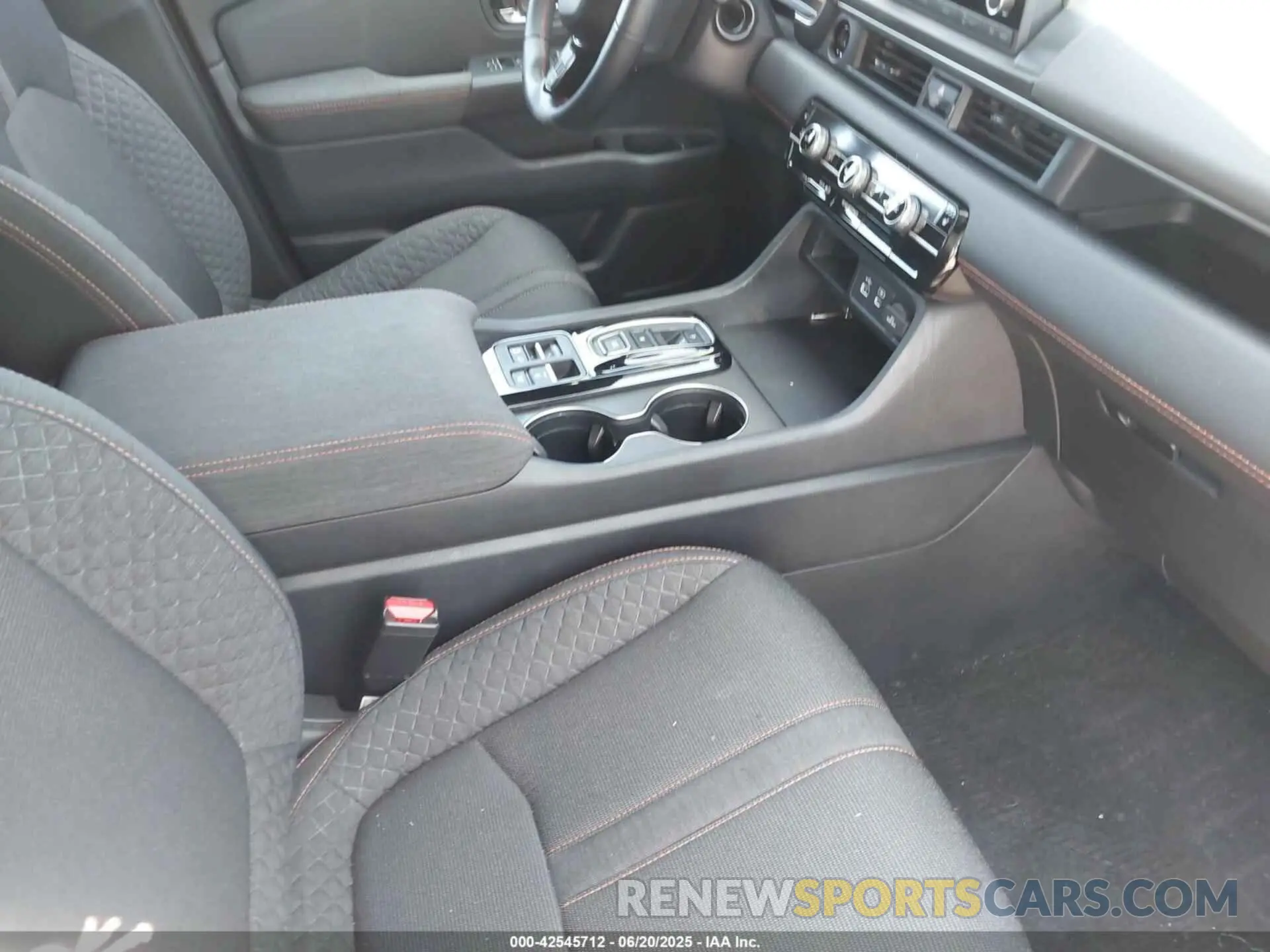 5 fotografías del automóvil dañado 5FNYG1H36PB024804 HONDA PILOT 2023