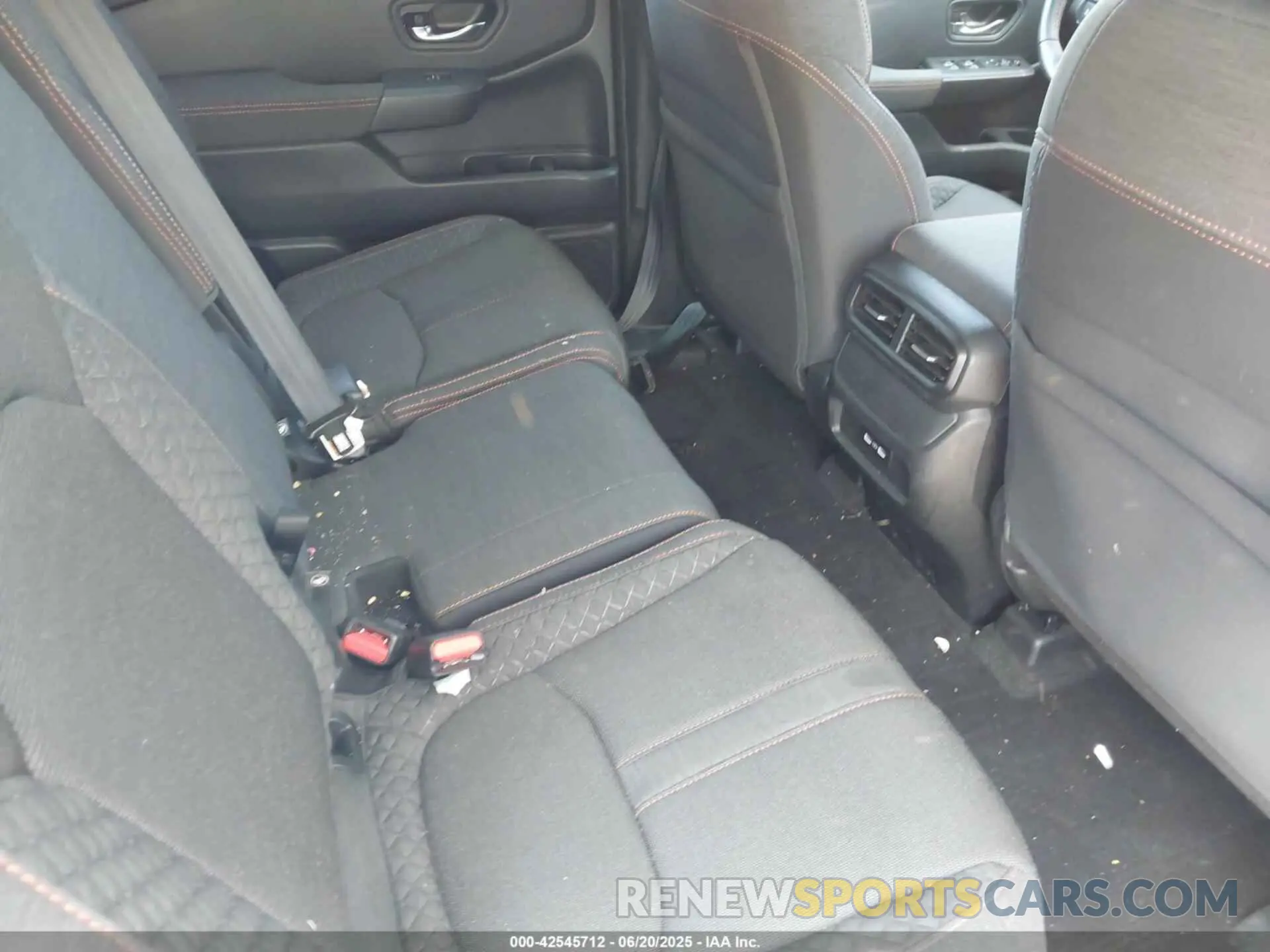 8 fotografías del automóvil dañado 5FNYG1H36PB024804 HONDA PILOT 2023