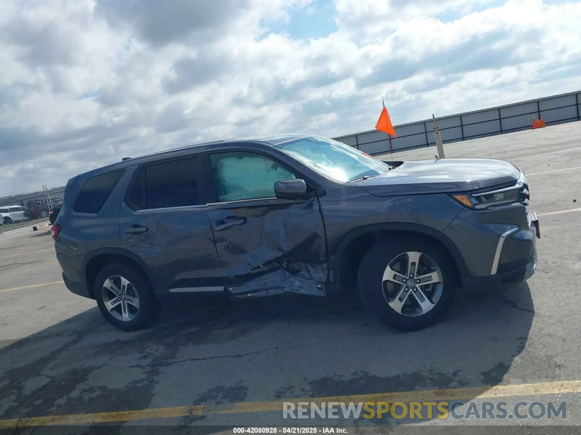 13 fotografías del automóvil dañado 5FNYG1H42PB054424 HONDA PILOT 2023