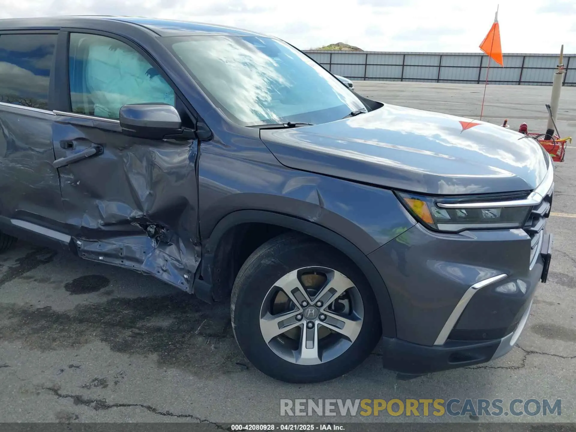 6 fotografías del automóvil dañado 5FNYG1H42PB054424 HONDA PILOT 2023