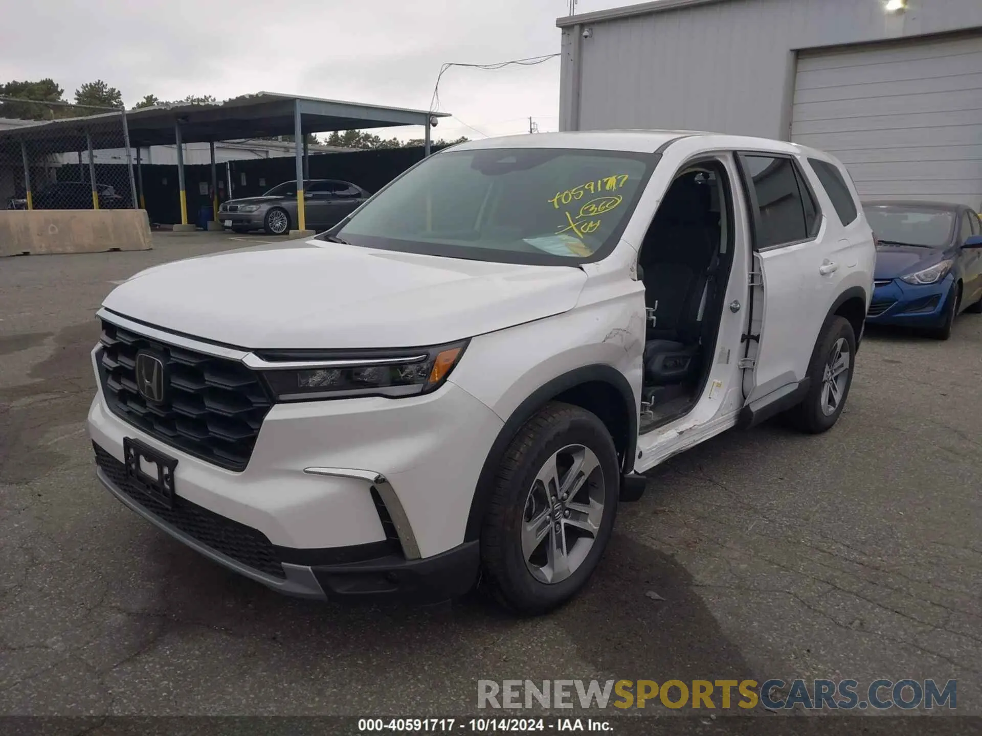 2 fotografías del automóvil dañado 5FNYG1H58PB016138 HONDA PILOT 2023