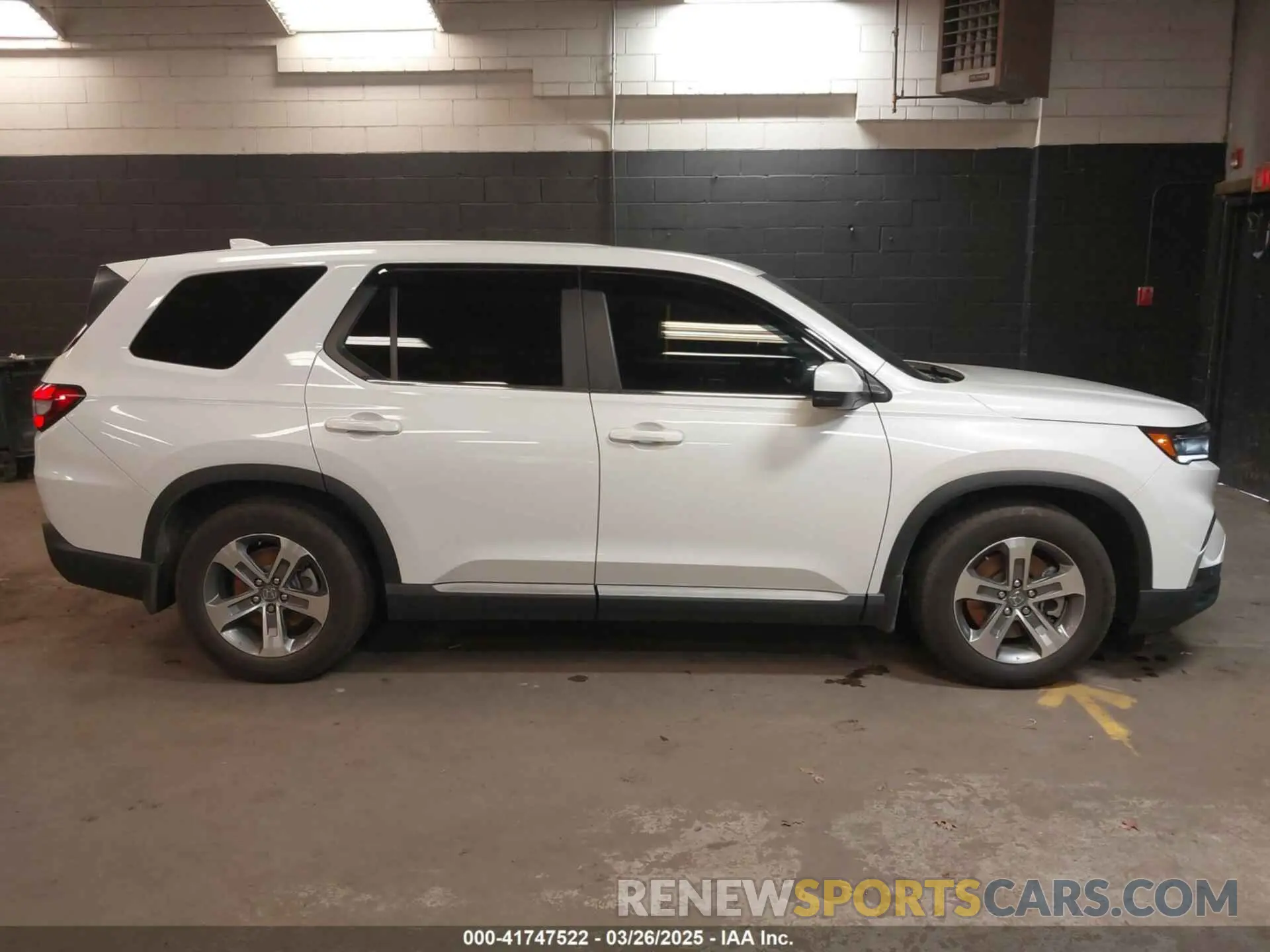 13 fotografías del automóvil dañado 5FNYG1H5XPB043275 HONDA PILOT 2023