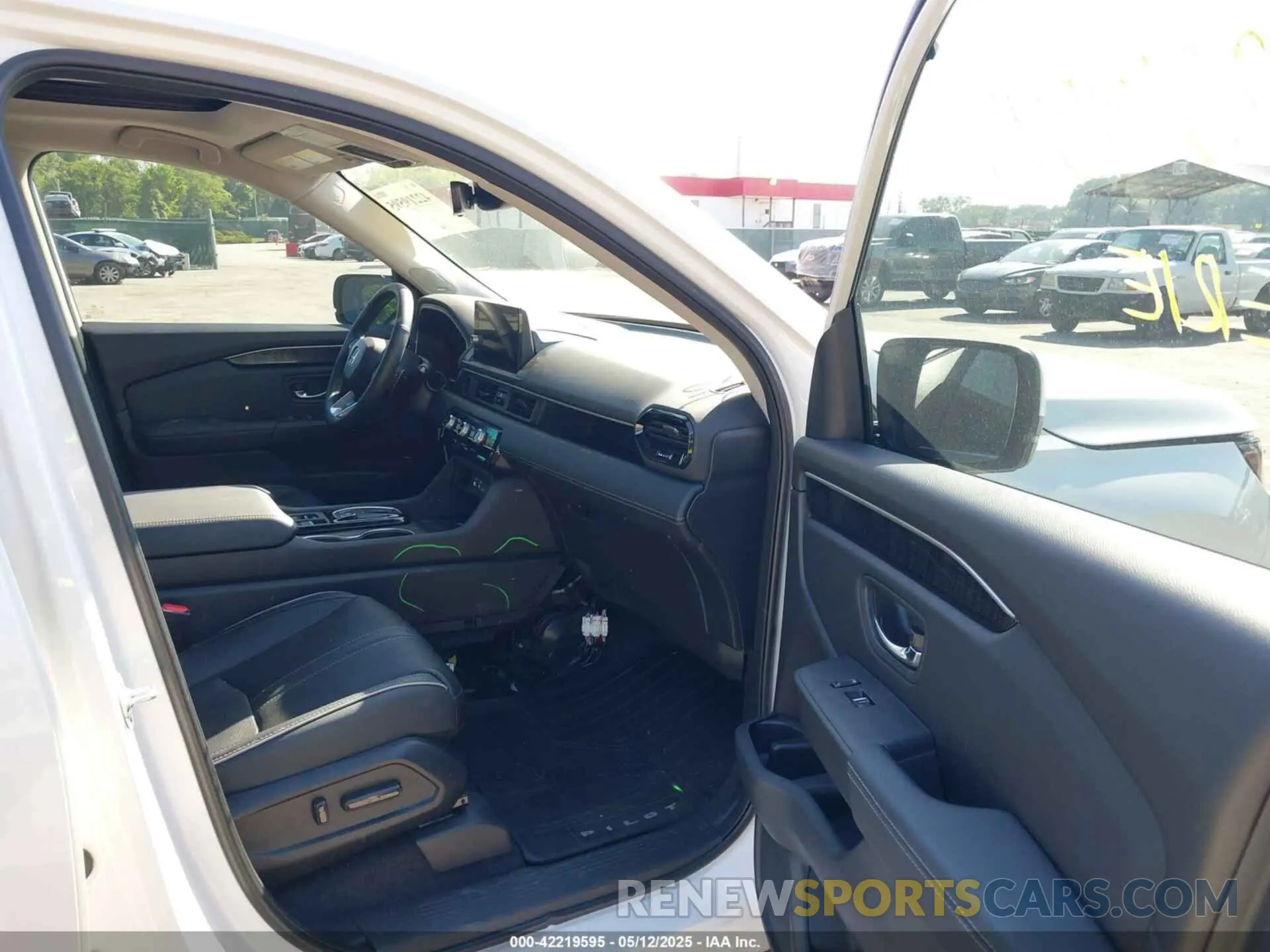 5 fotografías del automóvil dañado 5FNYG1H82PB046438 HONDA PILOT 2023