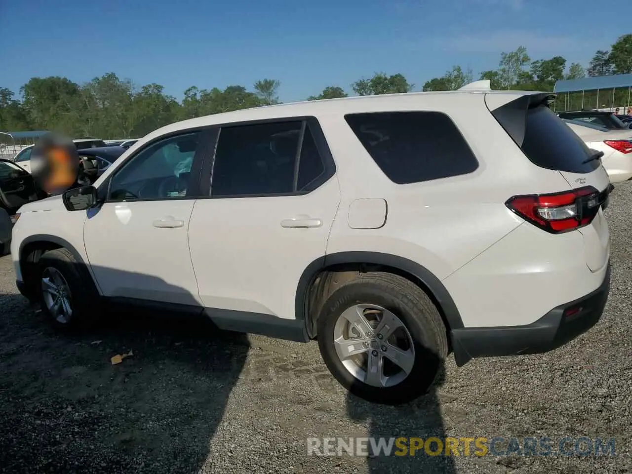 2 fotografías del automóvil dañado 5FNYG2H2XPB010000 HONDA PILOT 2023