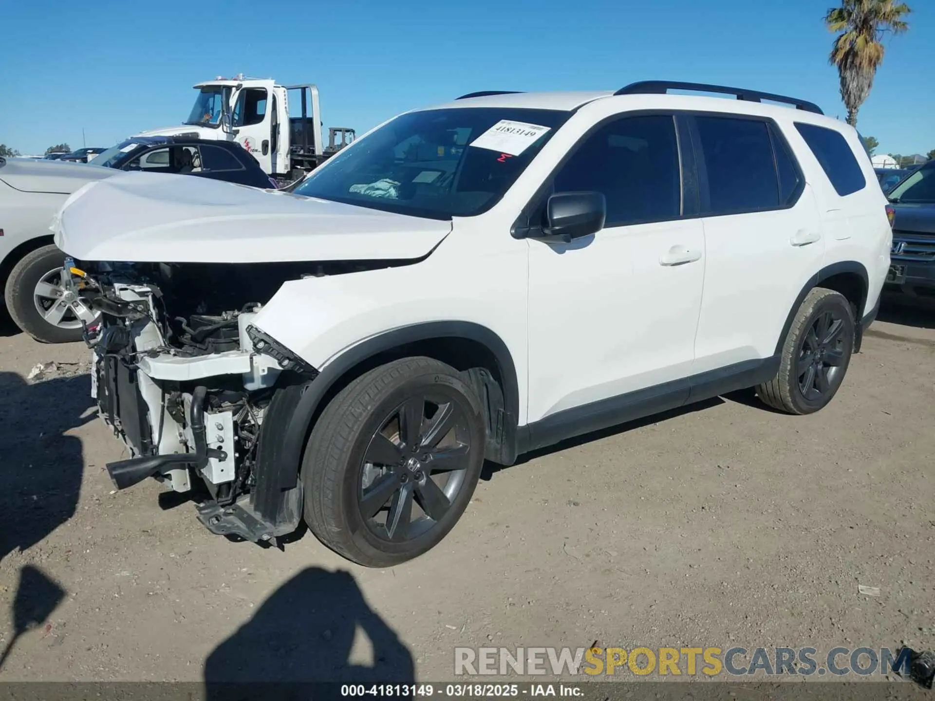 2 fotografías del automóvil dañado 5FNYG2H30PB012041 HONDA PILOT 2023