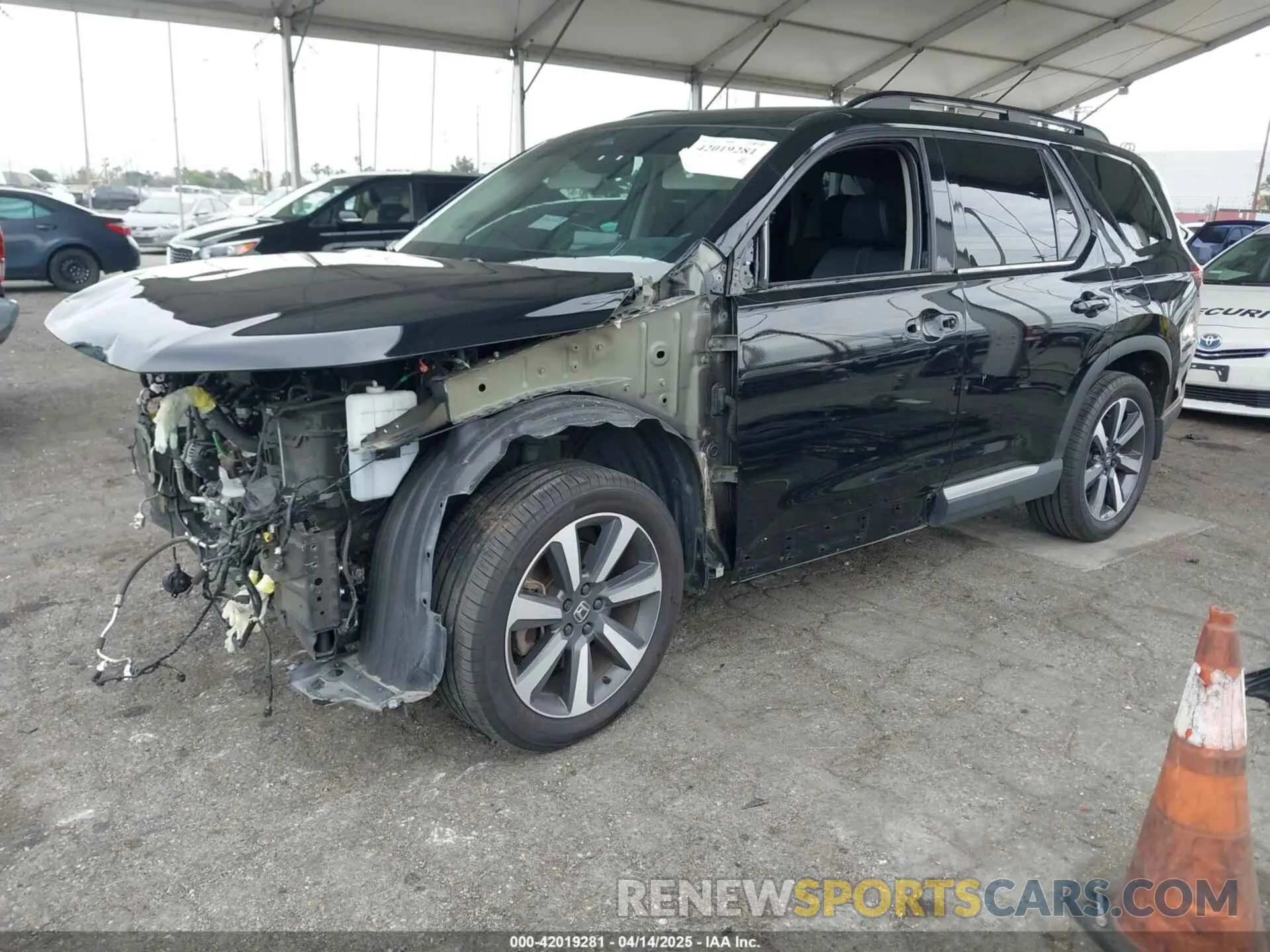 2 fotografías del automóvil dañado 5FNYG2H78PB006622 HONDA PILOT 2023
