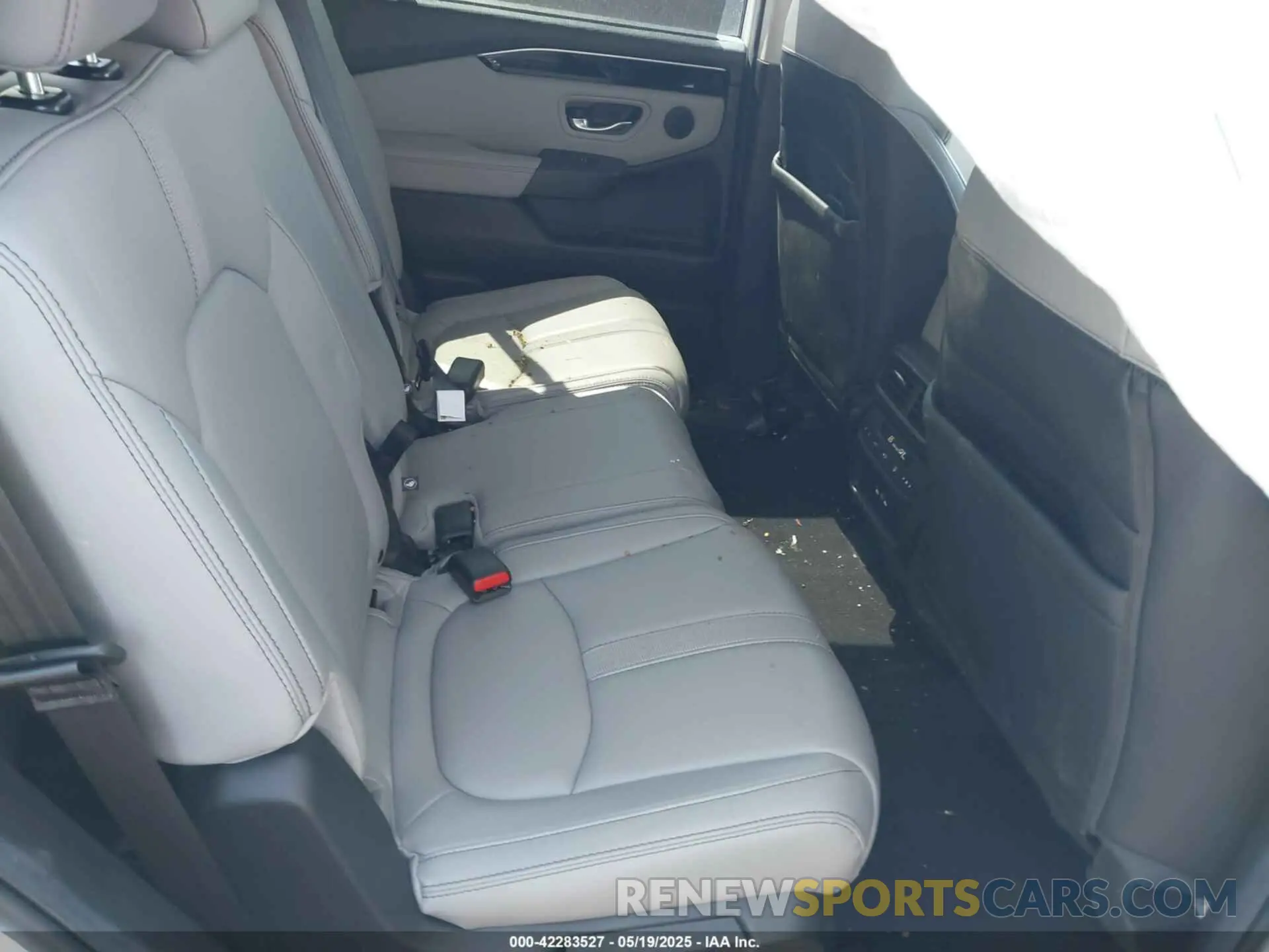 8 fotografías del automóvil dañado 5FNYG1H46RB014463 HONDA PILOT 2024