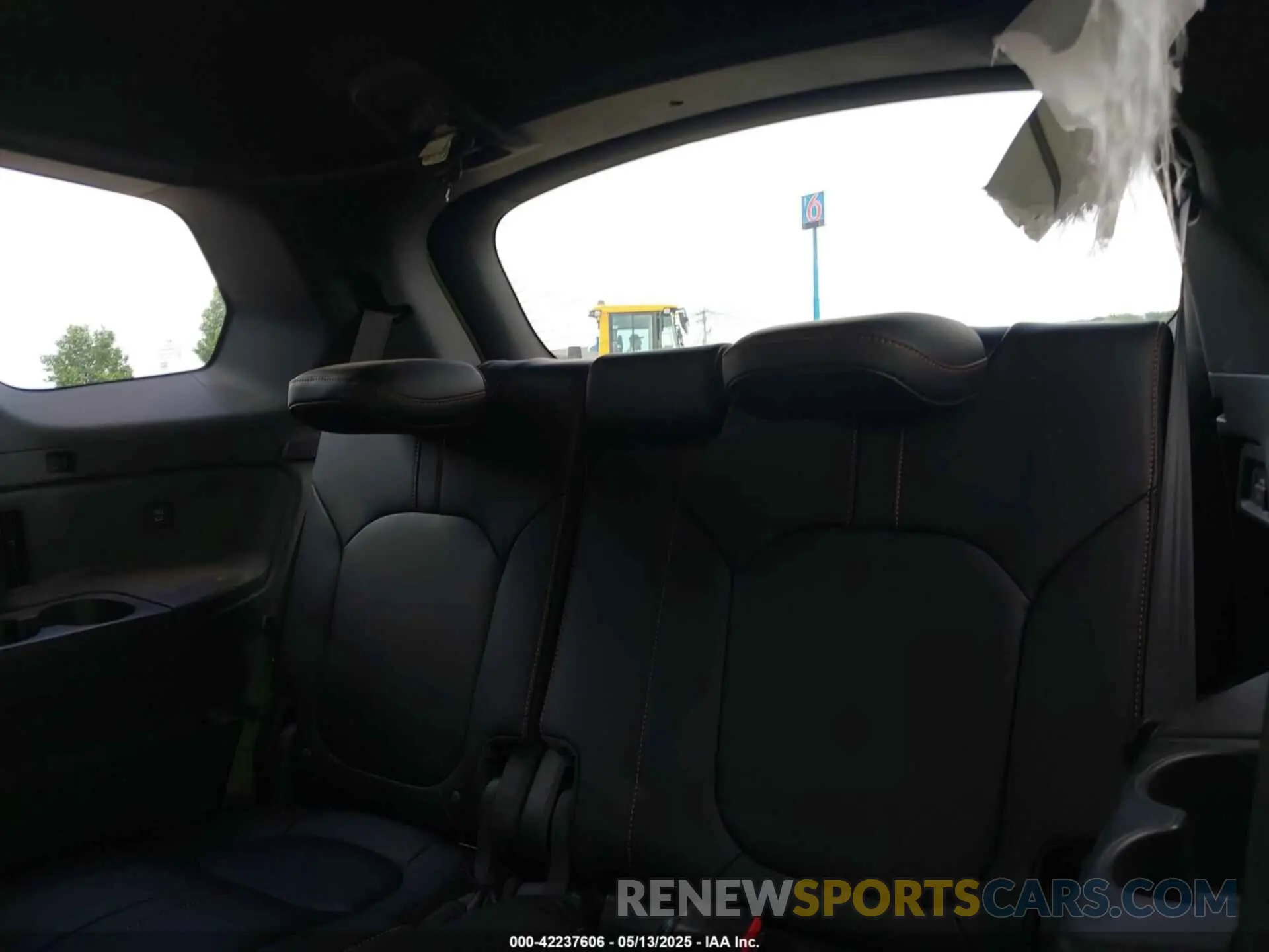17 fotografías del automóvil dañado 5FNYG1H6XRB004763 HONDA PILOT 2024