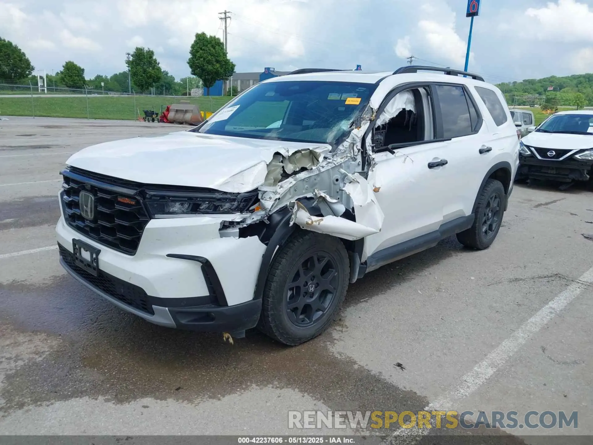 2 fotografías del automóvil dañado 5FNYG1H6XRB004763 HONDA PILOT 2024