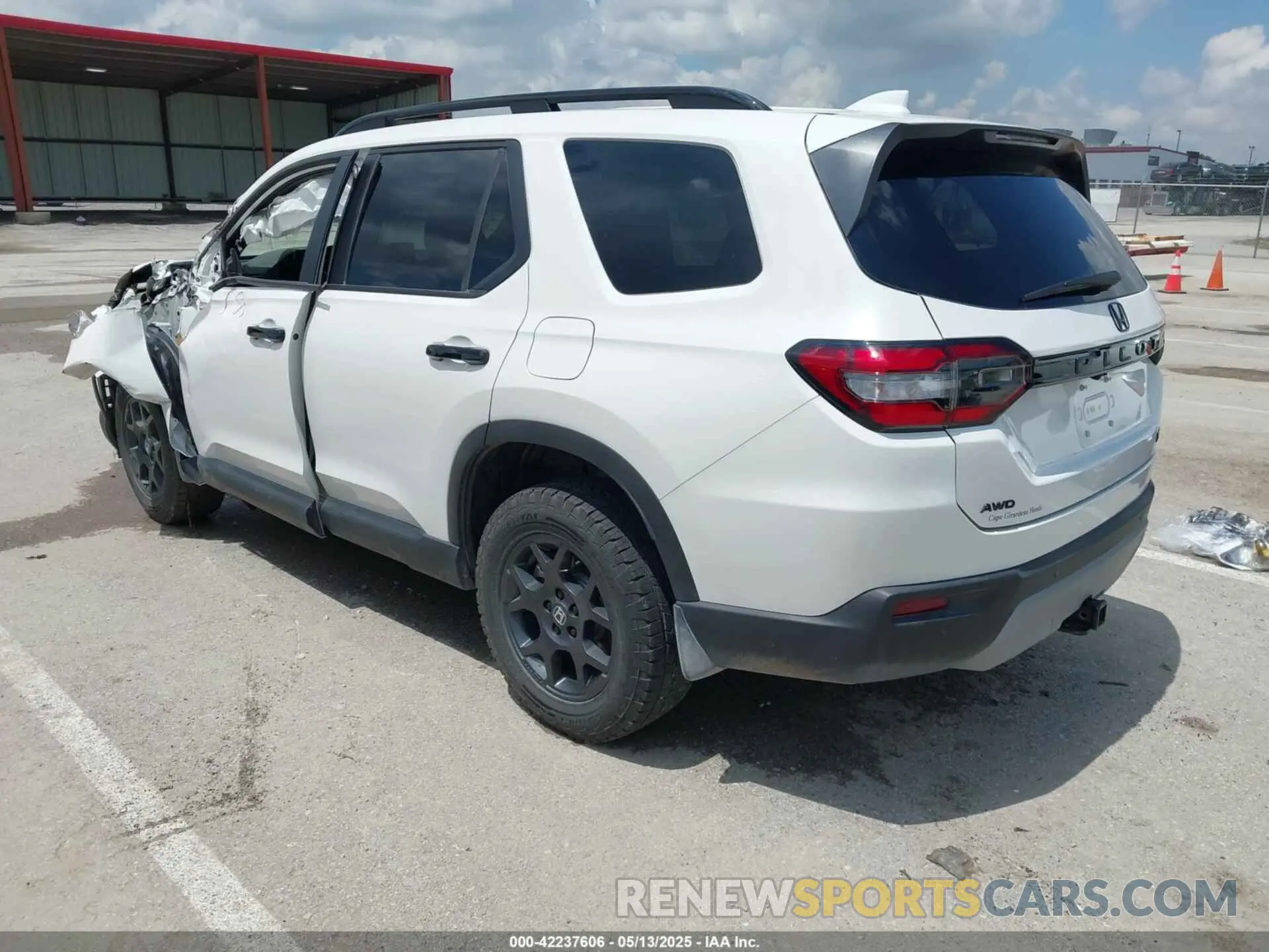 3 fotografías del automóvil dañado 5FNYG1H6XRB004763 HONDA PILOT 2024