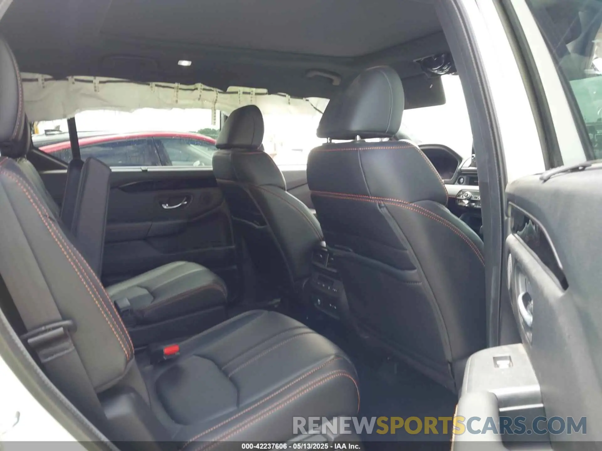 8 fotografías del automóvil dañado 5FNYG1H6XRB004763 HONDA PILOT 2024