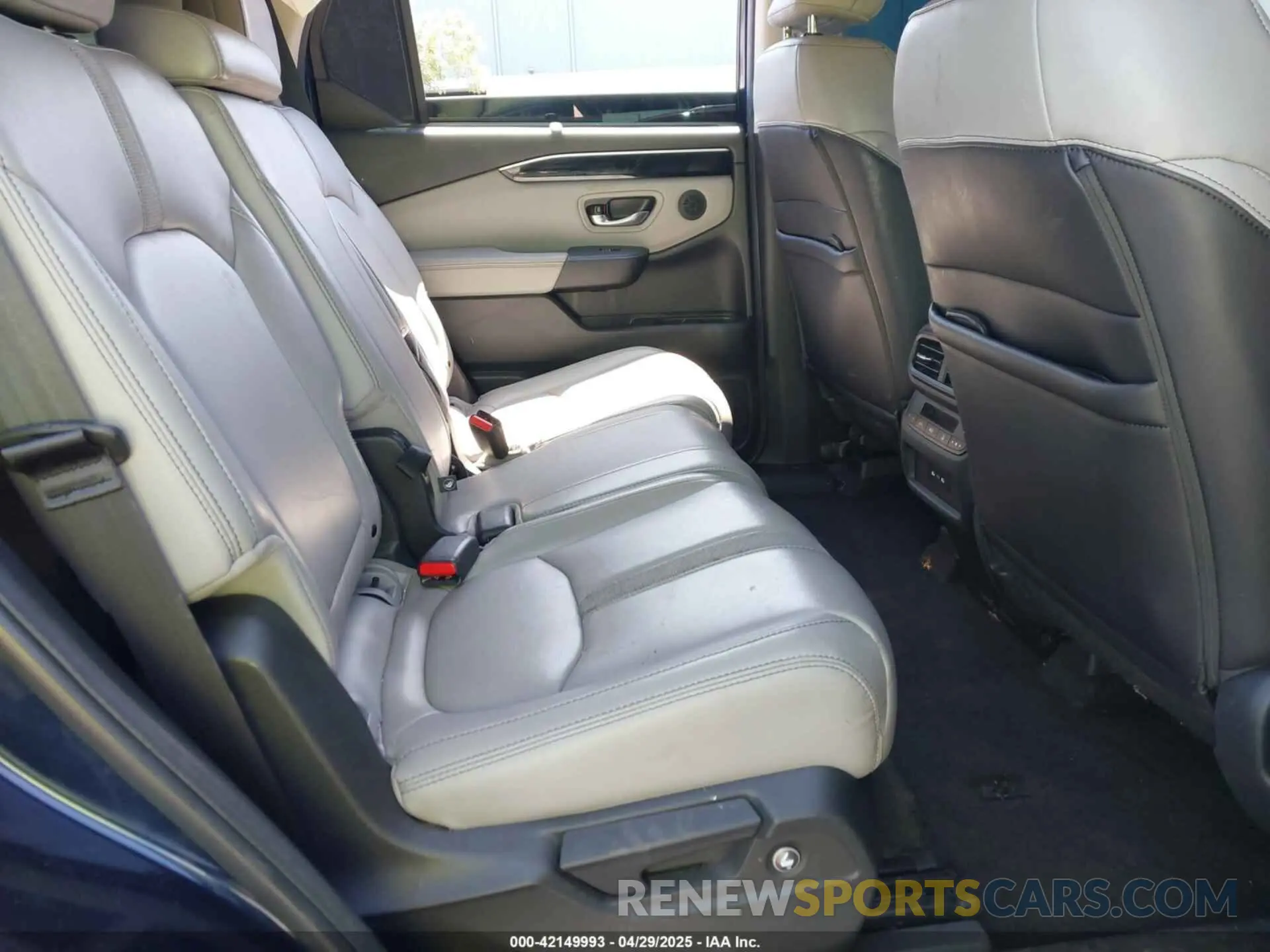 8 fotografías del automóvil dañado 5FNYG2H4XRB005707 HONDA PILOT 2024