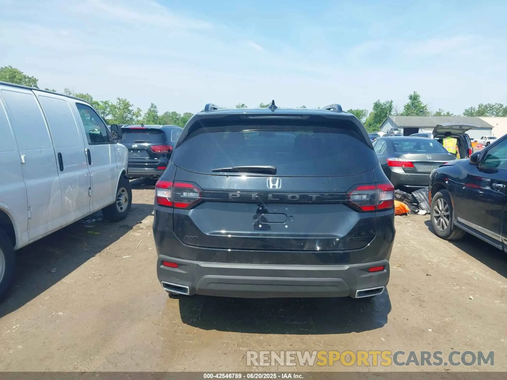 17 fotografías del automóvil dañado 5FNYG1H37SB117811 HONDA PILOT 2025
