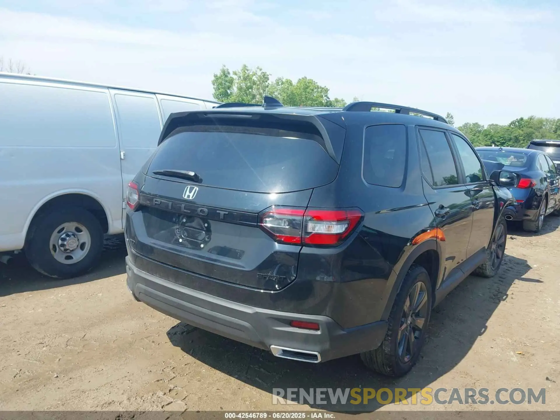 4 fotografías del automóvil dañado 5FNYG1H37SB117811 HONDA PILOT 2025