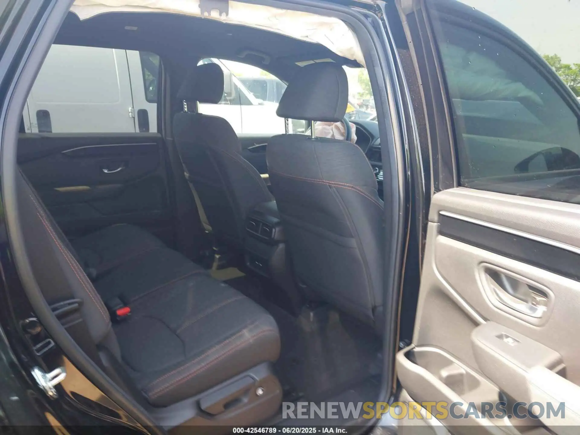 8 fotografías del automóvil dañado 5FNYG1H37SB117811 HONDA PILOT 2025