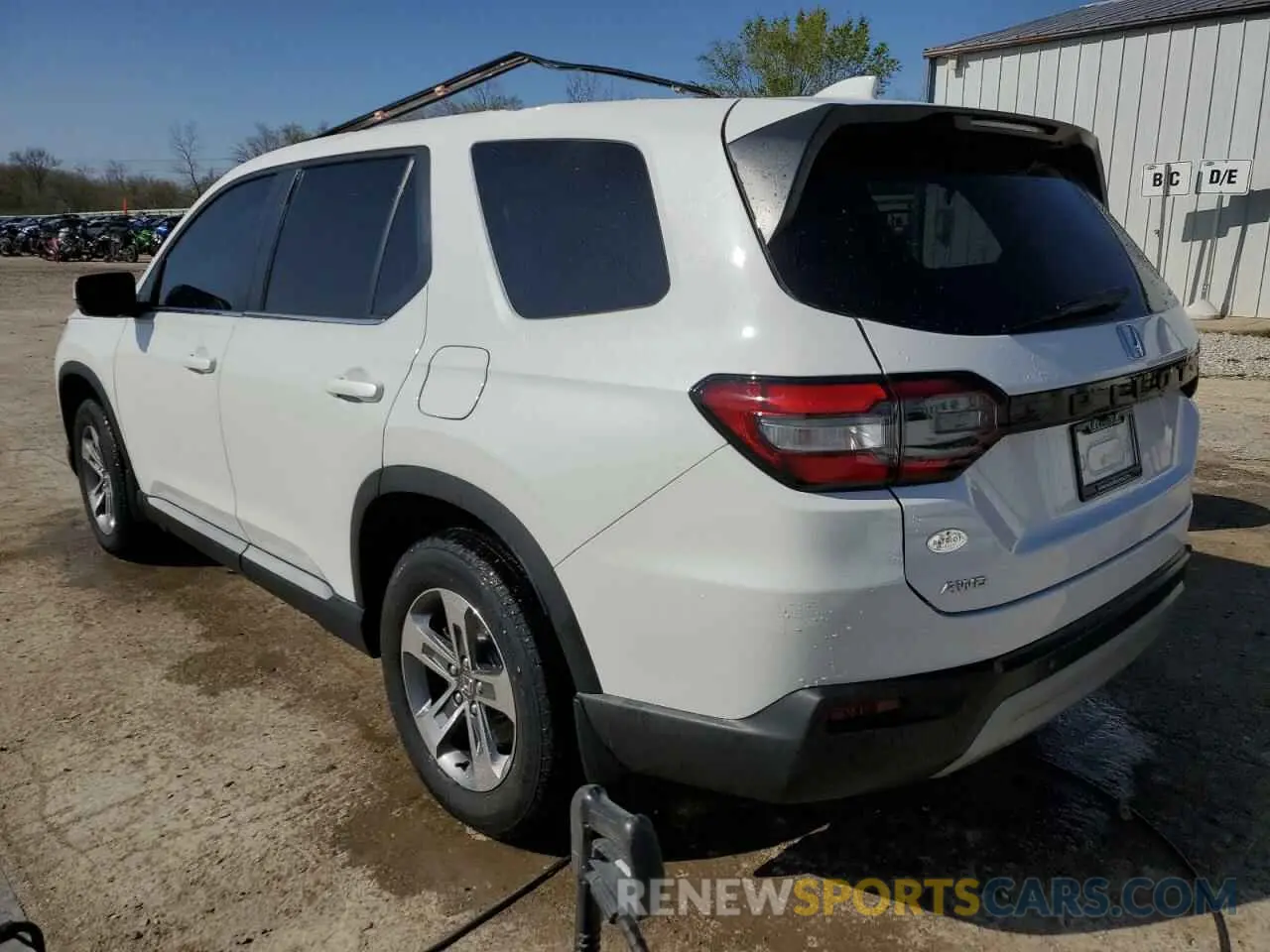 2 fotografías del automóvil dañado 5FNYG1H44SB045507 HONDA PILOT 2025