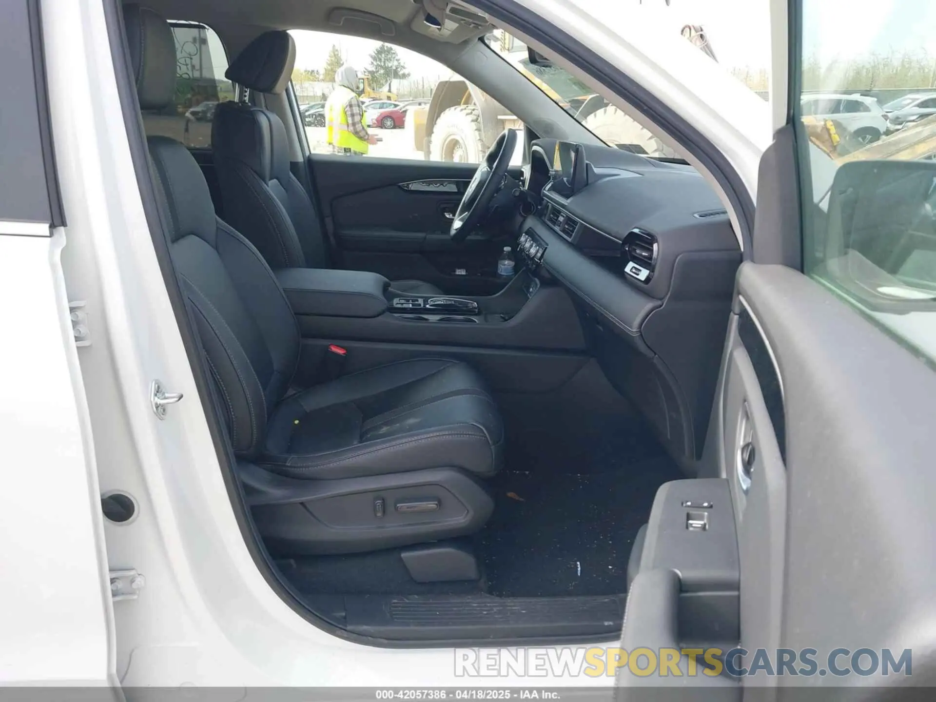 5 fotografías del automóvil dañado 5FNYG1H45SB041515 HONDA PILOT 2025