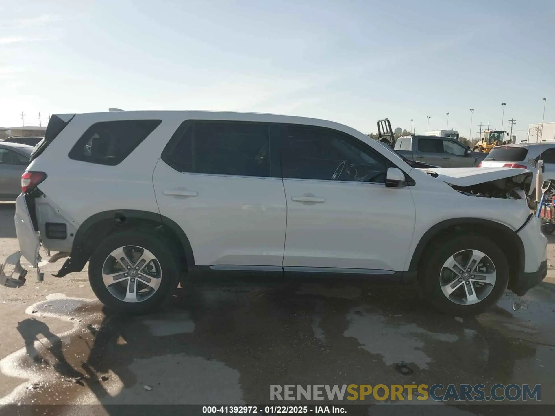 13 fotografías del automóvil dañado 5FNYG1H46SB052961 HONDA PILOT 2025