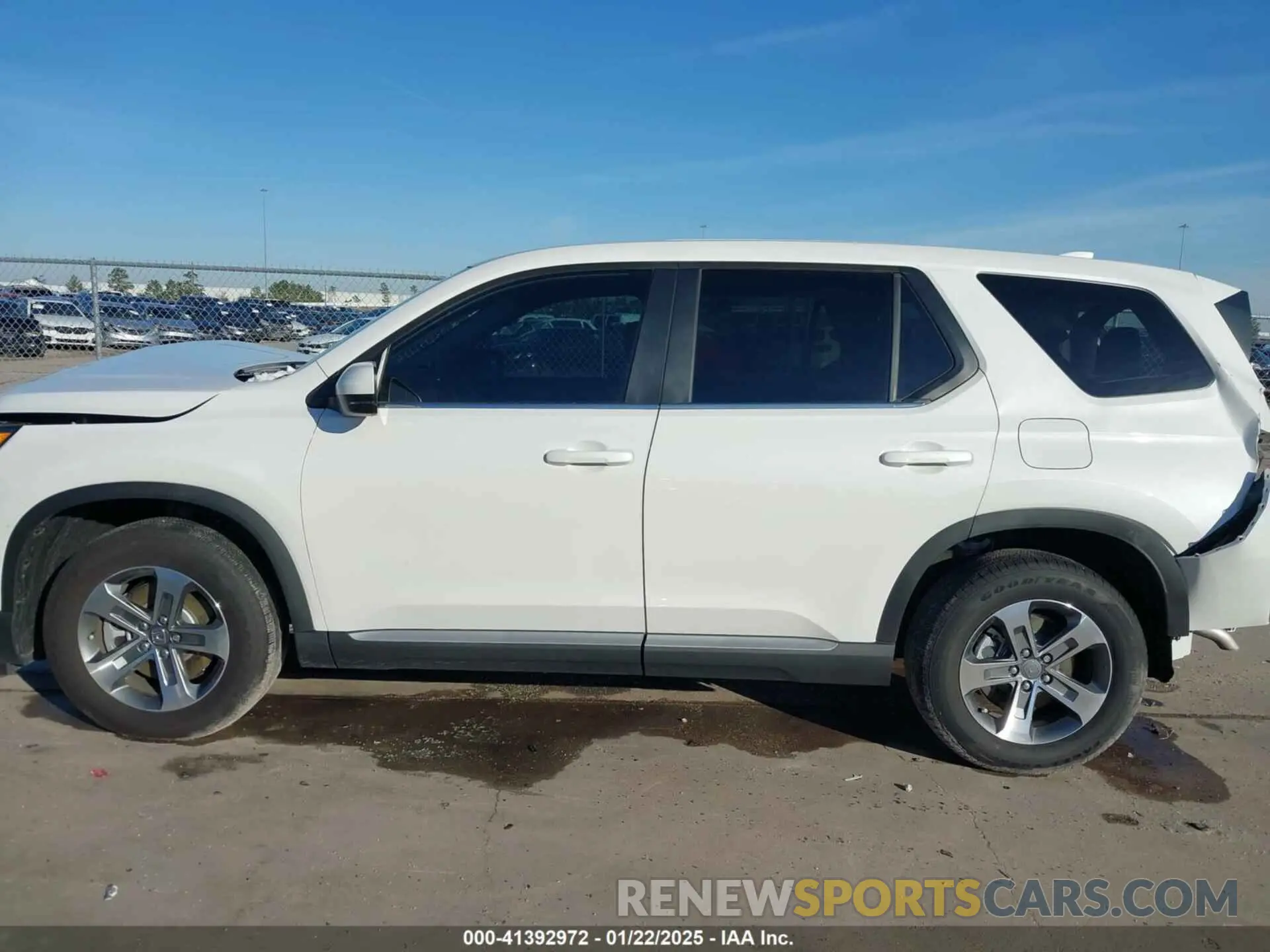 14 fotografías del automóvil dañado 5FNYG1H46SB052961 HONDA PILOT 2025