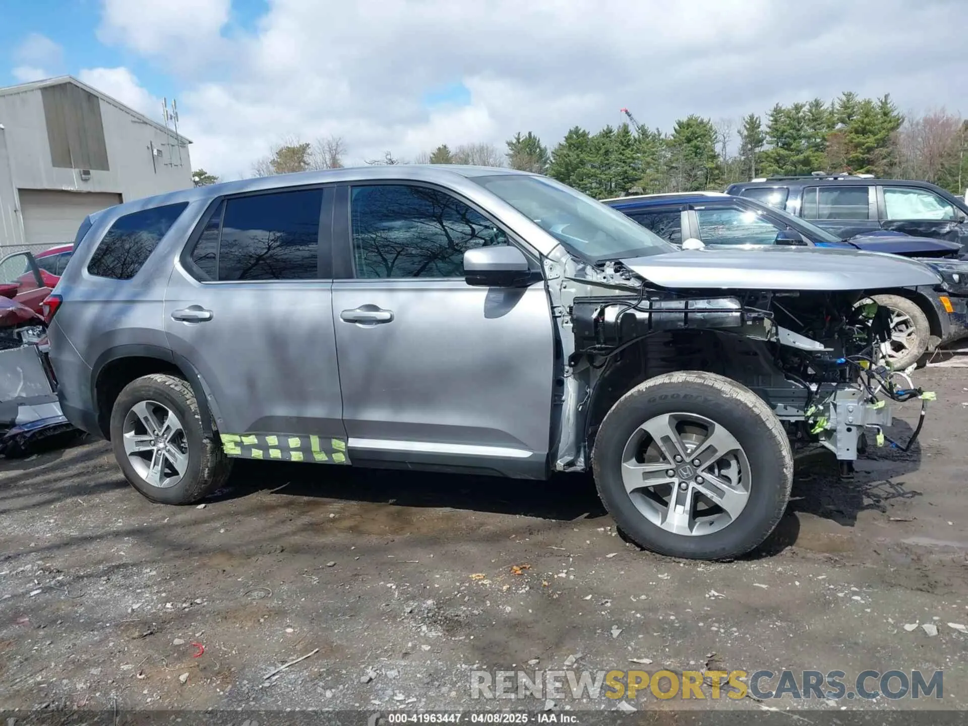 14 fotografías del automóvil dañado 5FNYG1H47SB109183 HONDA PILOT 2025
