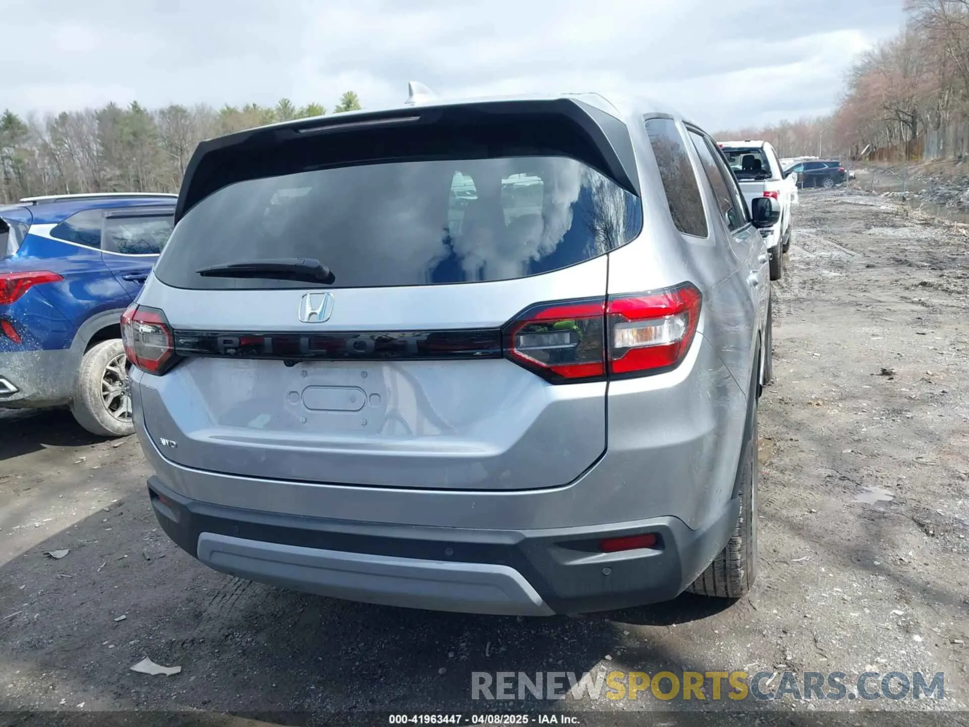 17 fotografías del automóvil dañado 5FNYG1H47SB109183 HONDA PILOT 2025