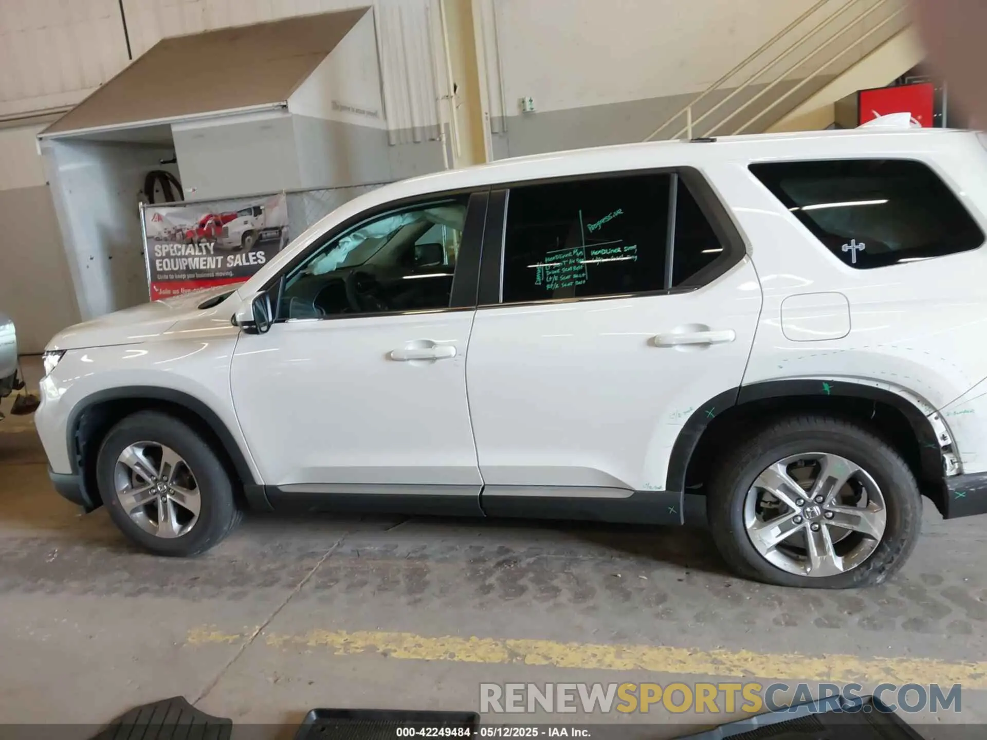 14 fotografías del automóvil dañado 5FNYG1H49SB097666 HONDA PILOT 2025