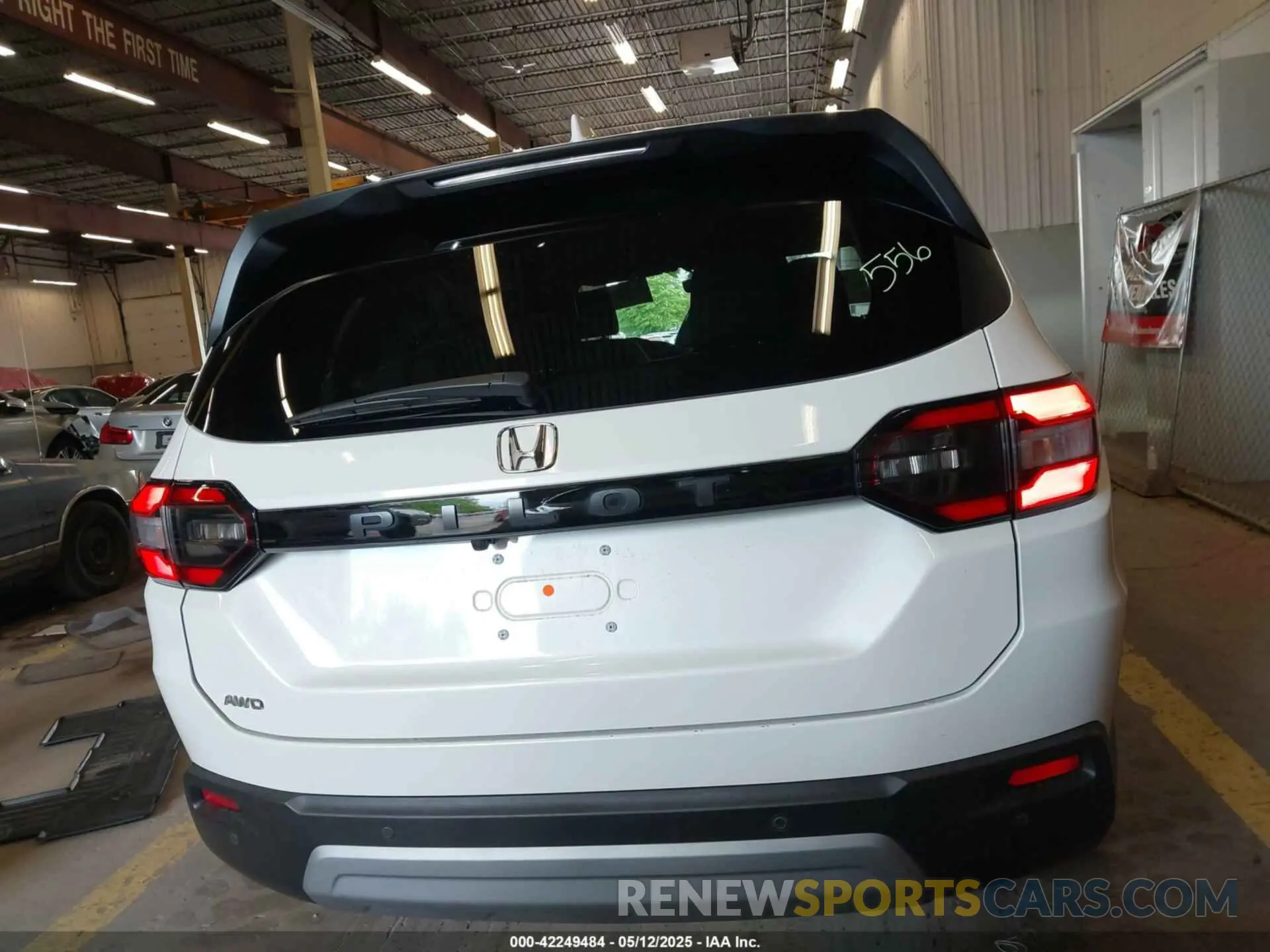 16 fotografías del automóvil dañado 5FNYG1H49SB097666 HONDA PILOT 2025