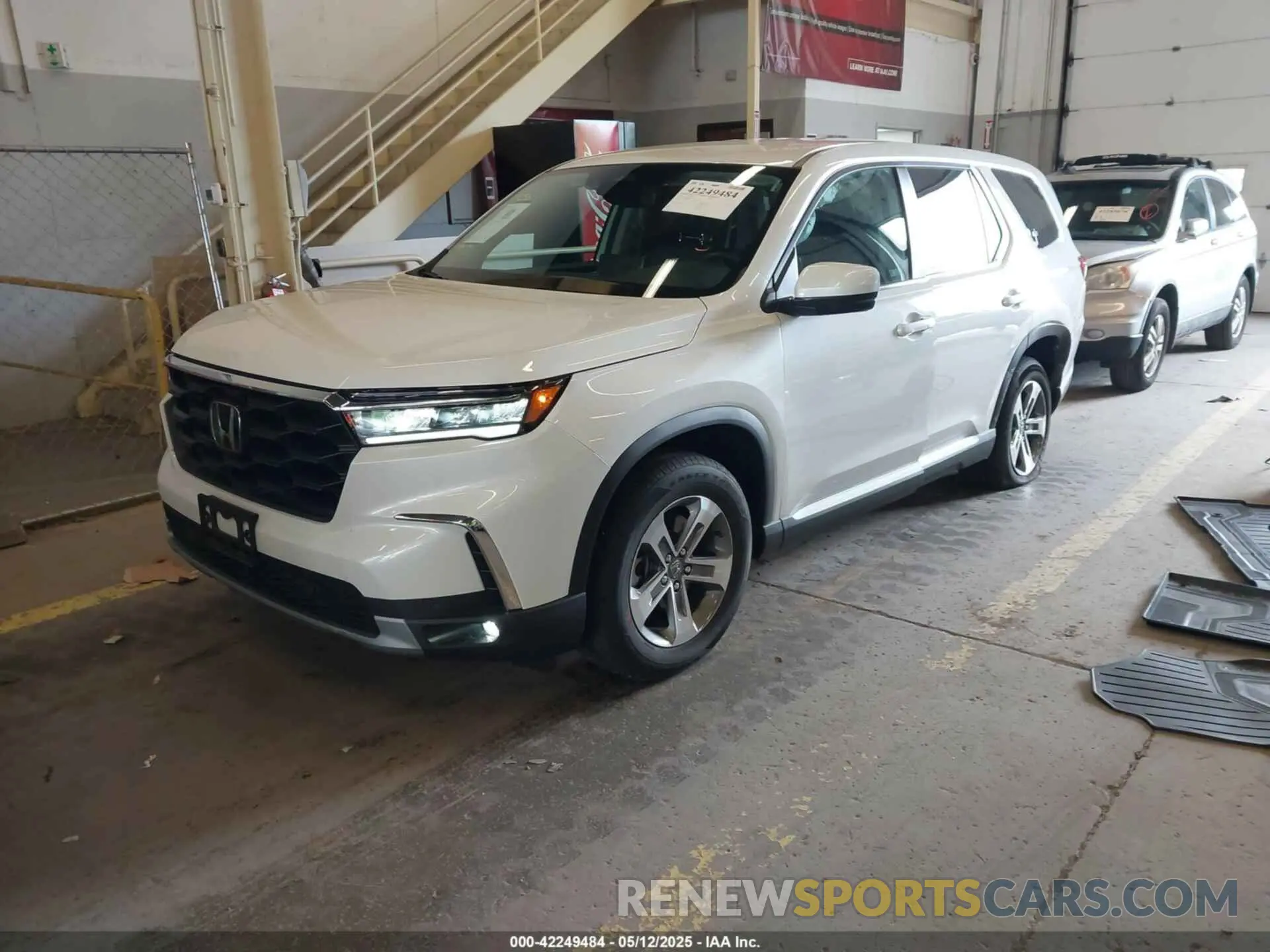 2 fotografías del automóvil dañado 5FNYG1H49SB097666 HONDA PILOT 2025
