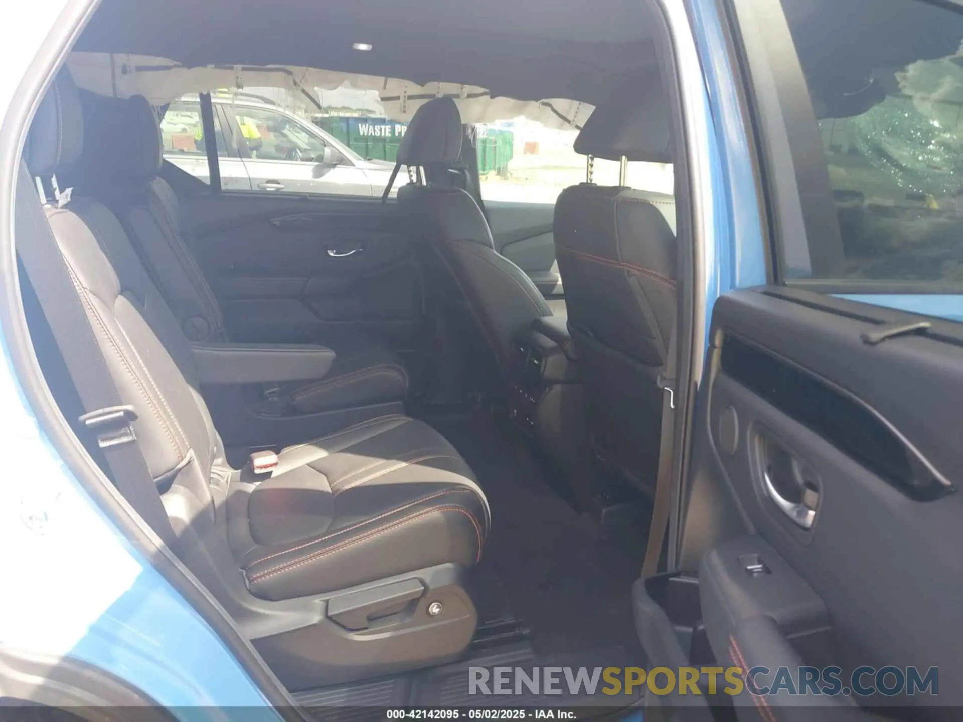 8 fotografías del automóvil dañado 5FNYG1H65SB025896 HONDA PILOT 2025