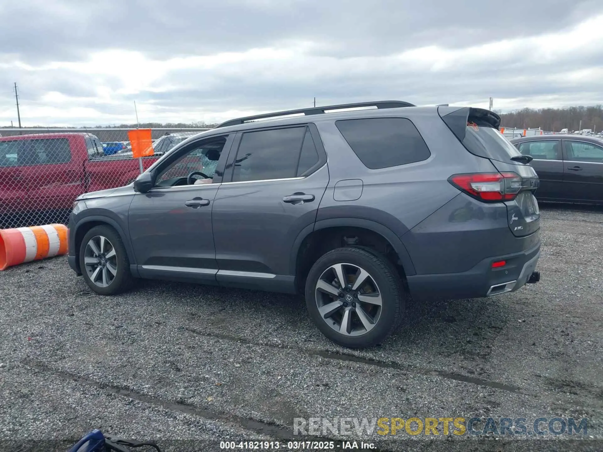 14 fotografías del automóvil dañado 5FNYG1H70SB011350 HONDA PILOT 2025