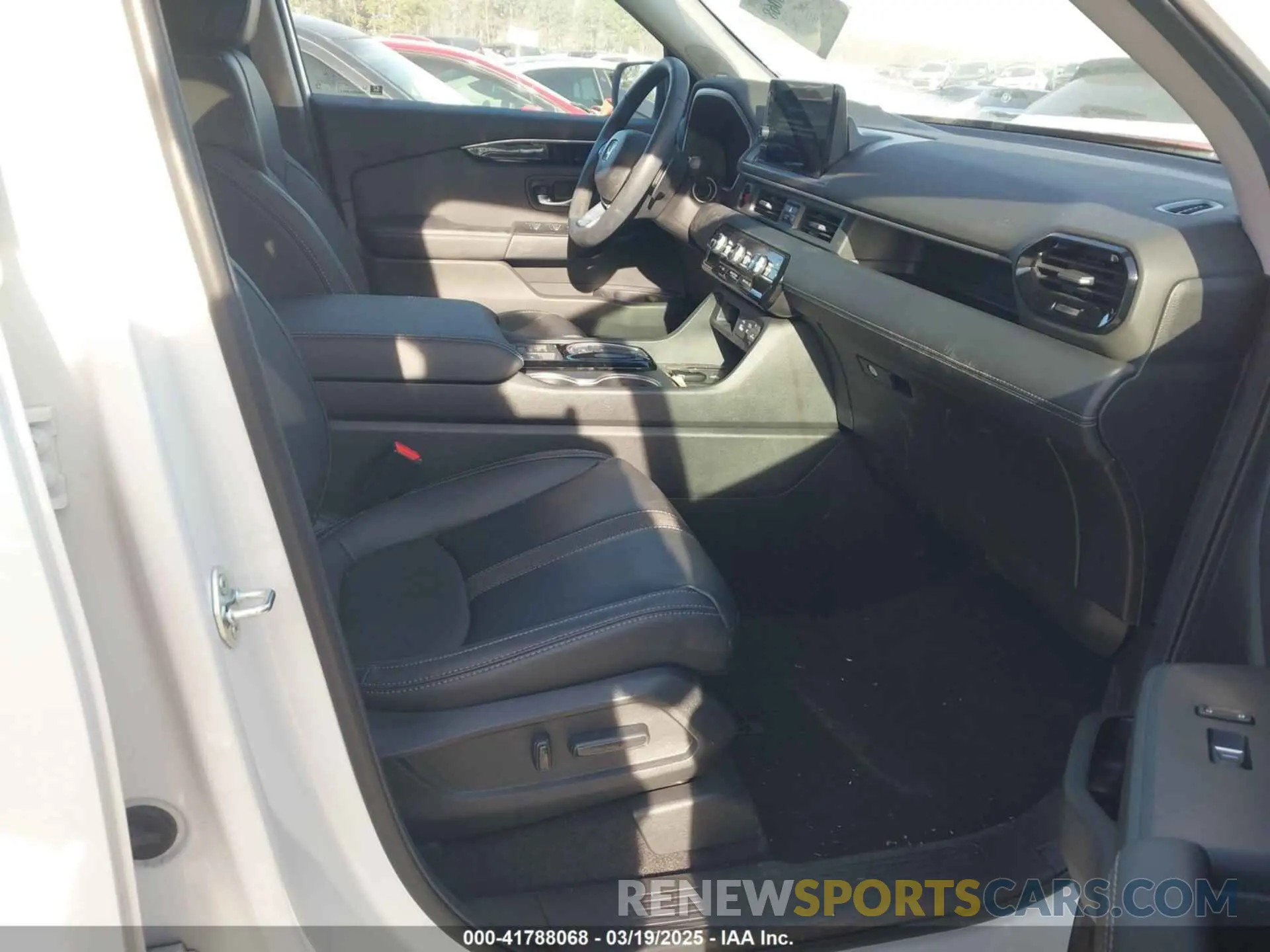 5 fotografías del automóvil dañado 5FNYG1H74SB041970 HONDA PILOT 2025