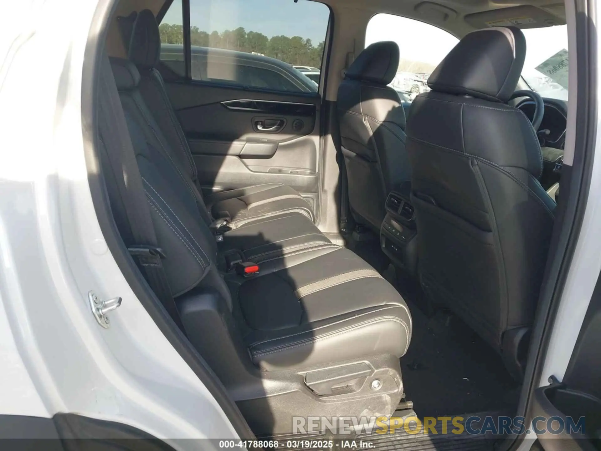 8 fotografías del automóvil dañado 5FNYG1H74SB041970 HONDA PILOT 2025