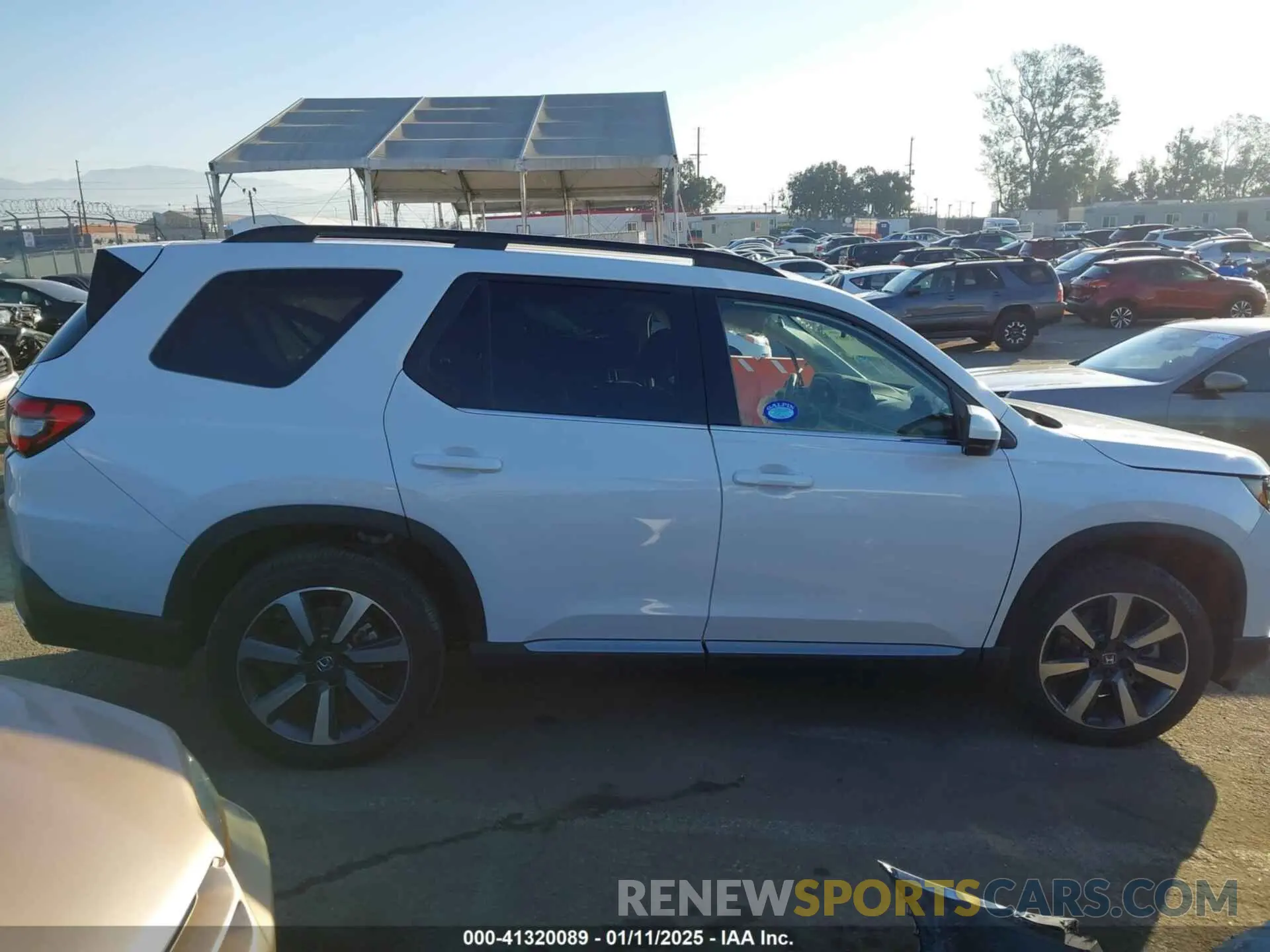 14 fotografías del automóvil dañado 5FNYG1H76SB010588 HONDA PILOT 2025