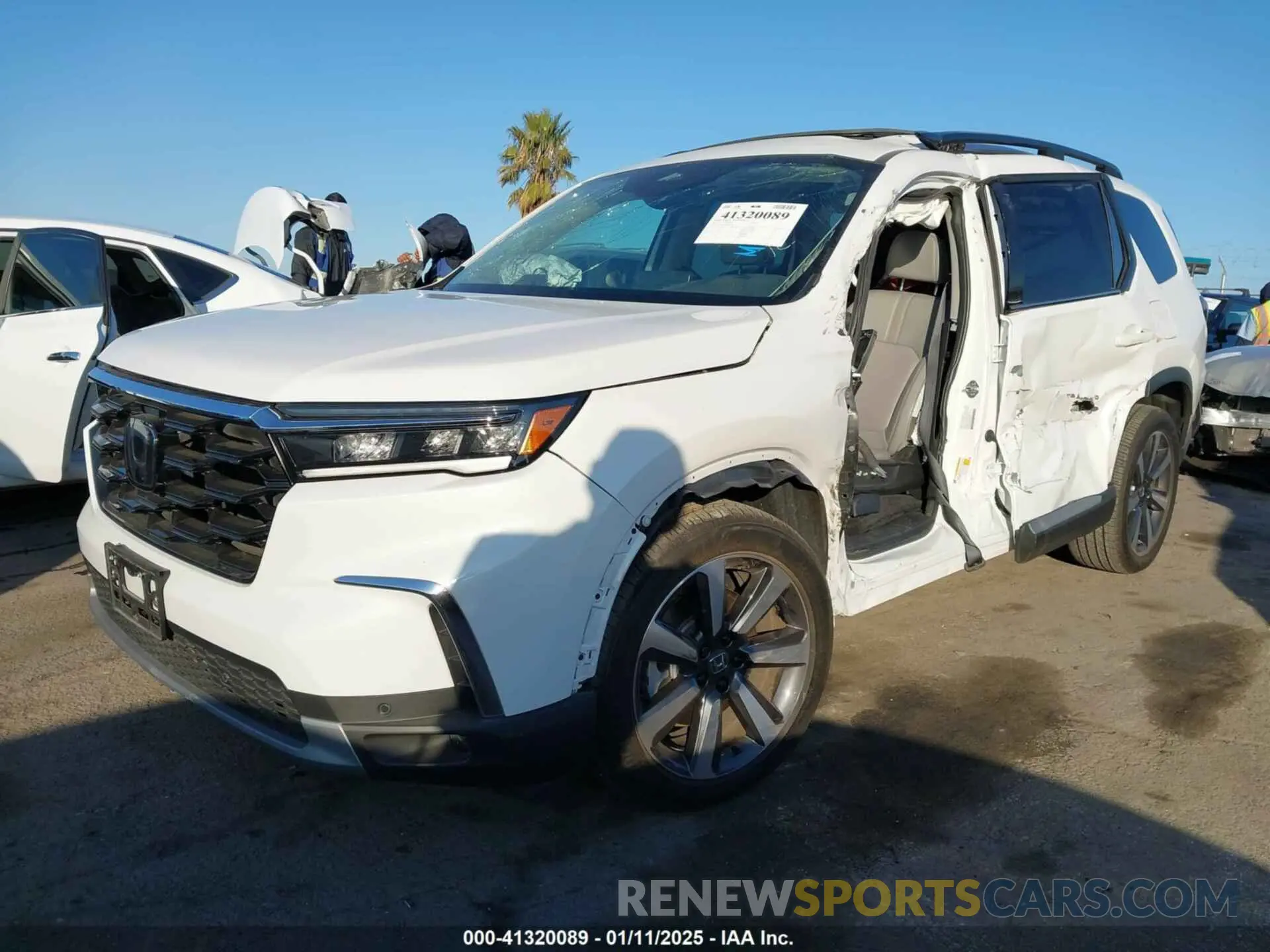 2 fotografías del automóvil dañado 5FNYG1H76SB010588 HONDA PILOT 2025
