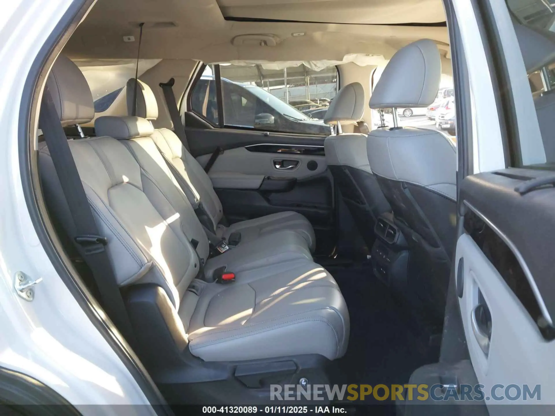 8 fotografías del automóvil dañado 5FNYG1H76SB010588 HONDA PILOT 2025
