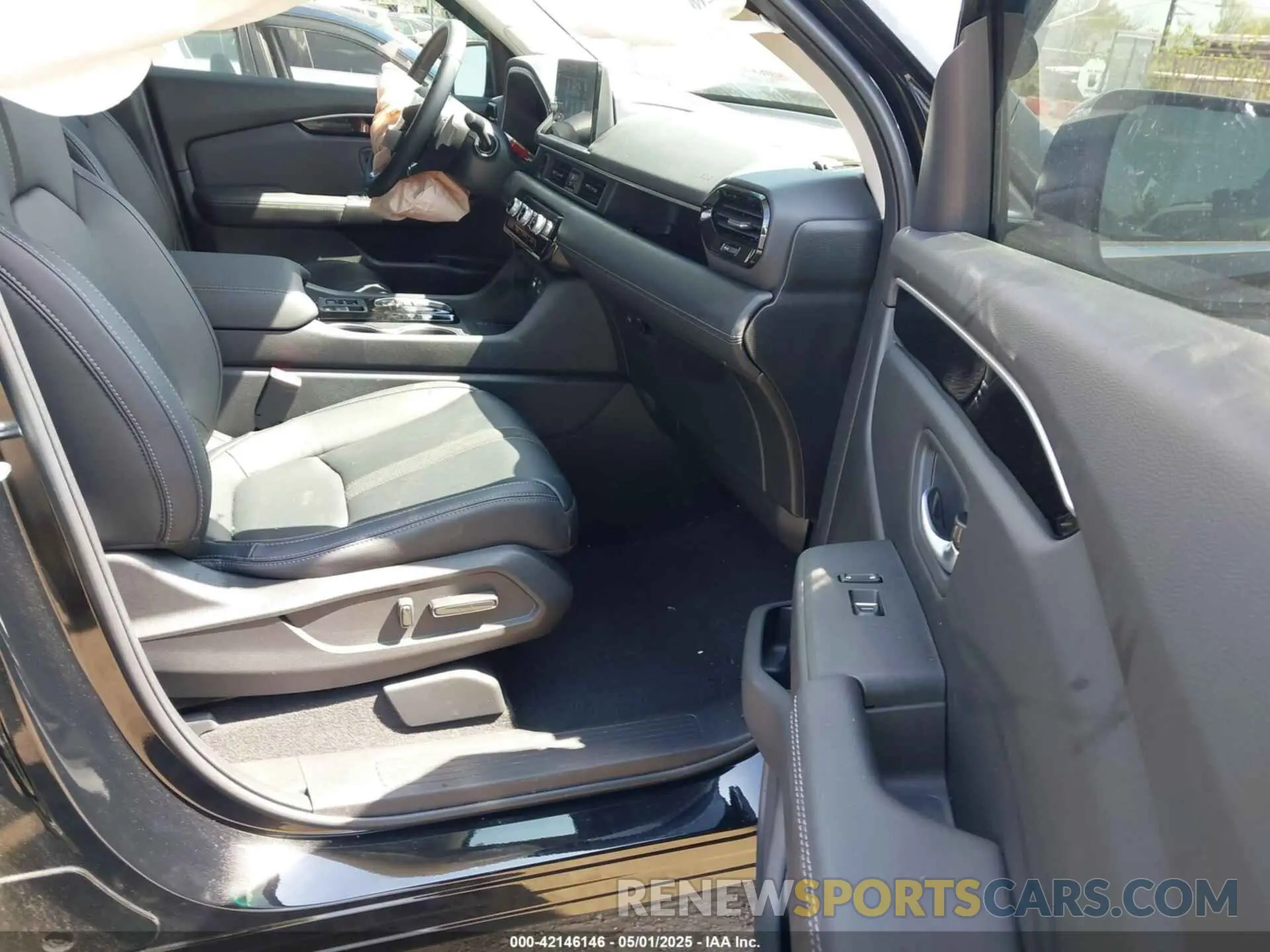 5 fotografías del automóvil dañado 5FNYG1H78SB076429 HONDA PILOT 2025