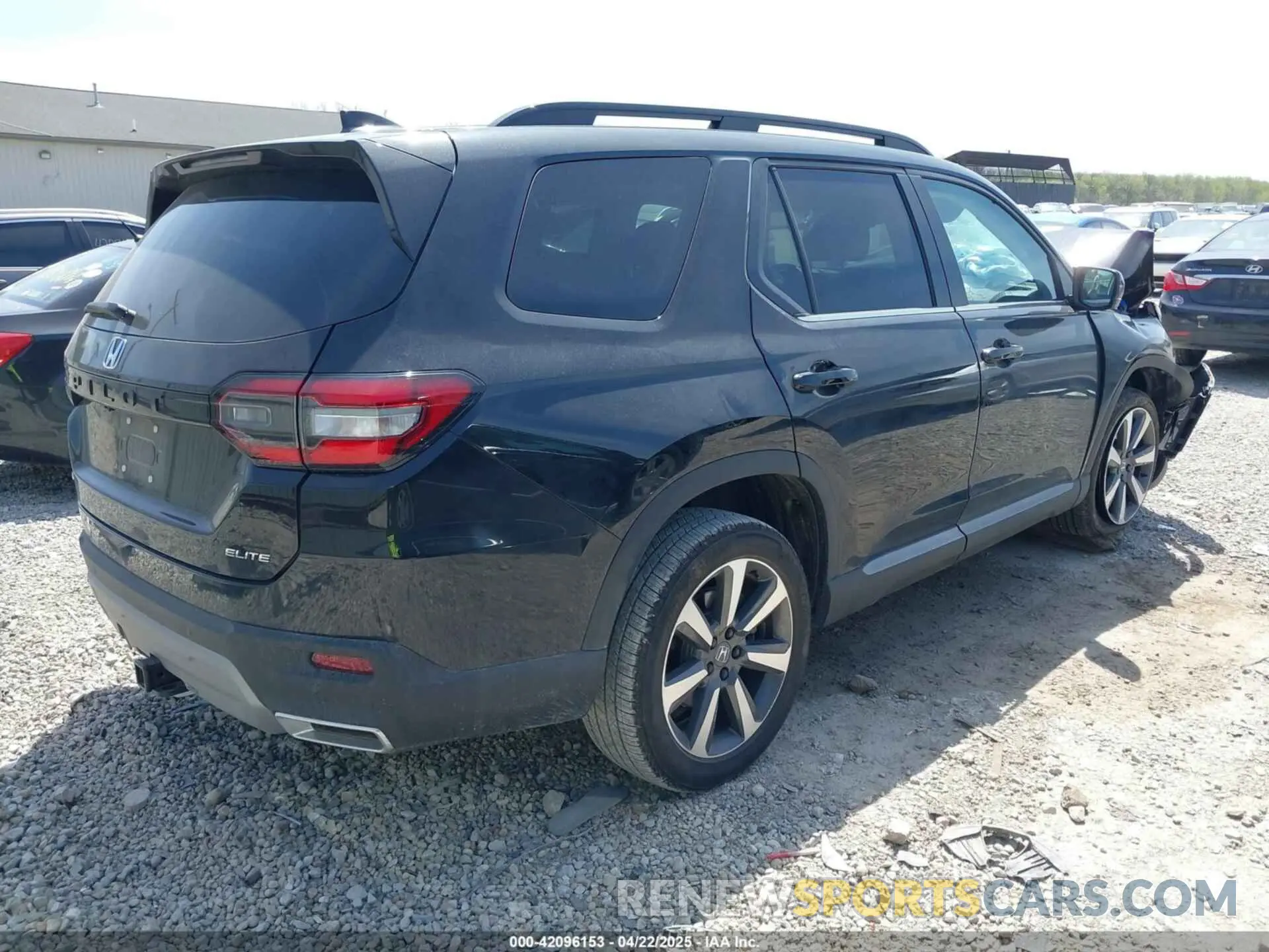 4 fotografías del automóvil dañado 5FNYG1H82SB094112 HONDA PILOT 2025