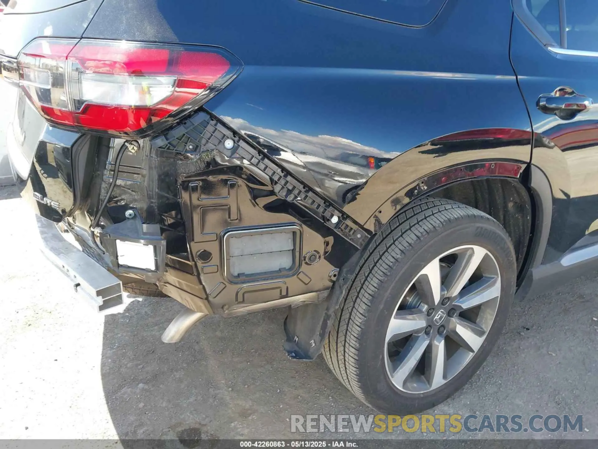 18 fotografías del automóvil dañado 5FNYG1H86SB005190 HONDA PILOT 2025