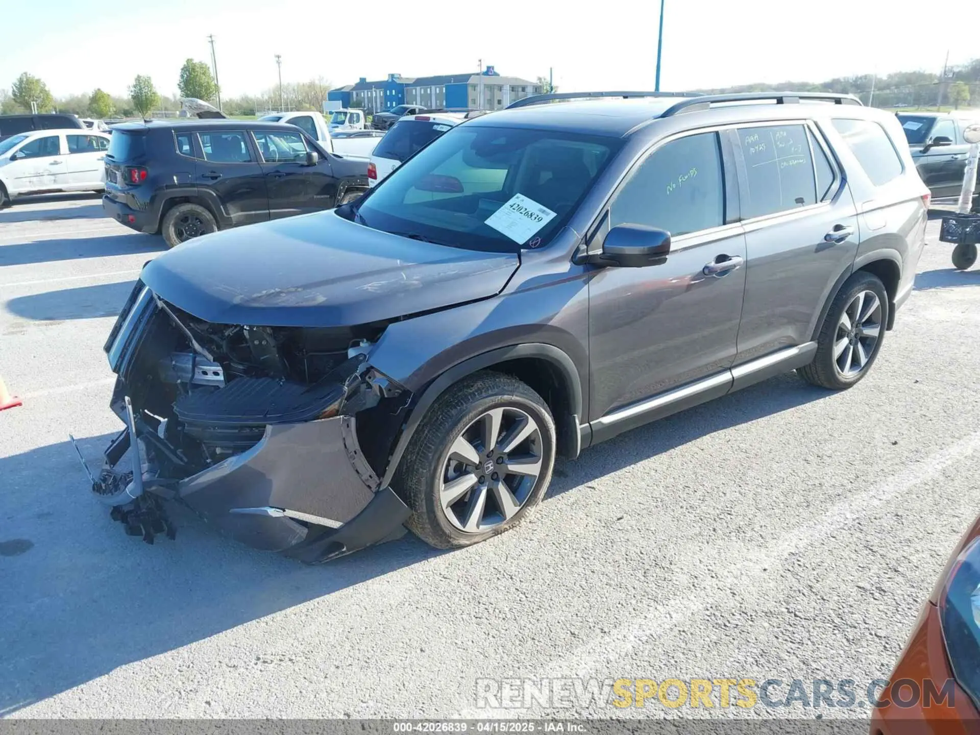 2 fotografías del automóvil dañado 5FNYG1H86SB043860 HONDA PILOT 2025