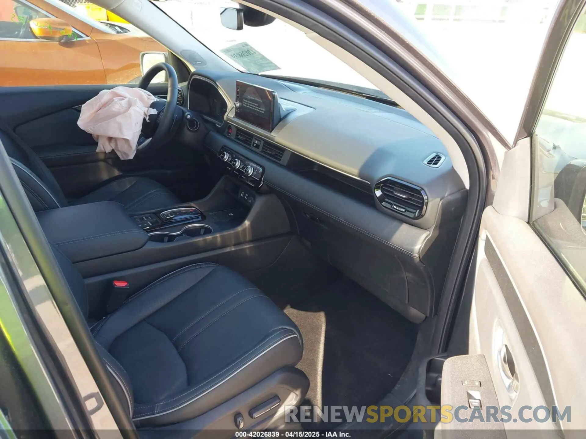 5 fotografías del automóvil dañado 5FNYG1H86SB043860 HONDA PILOT 2025