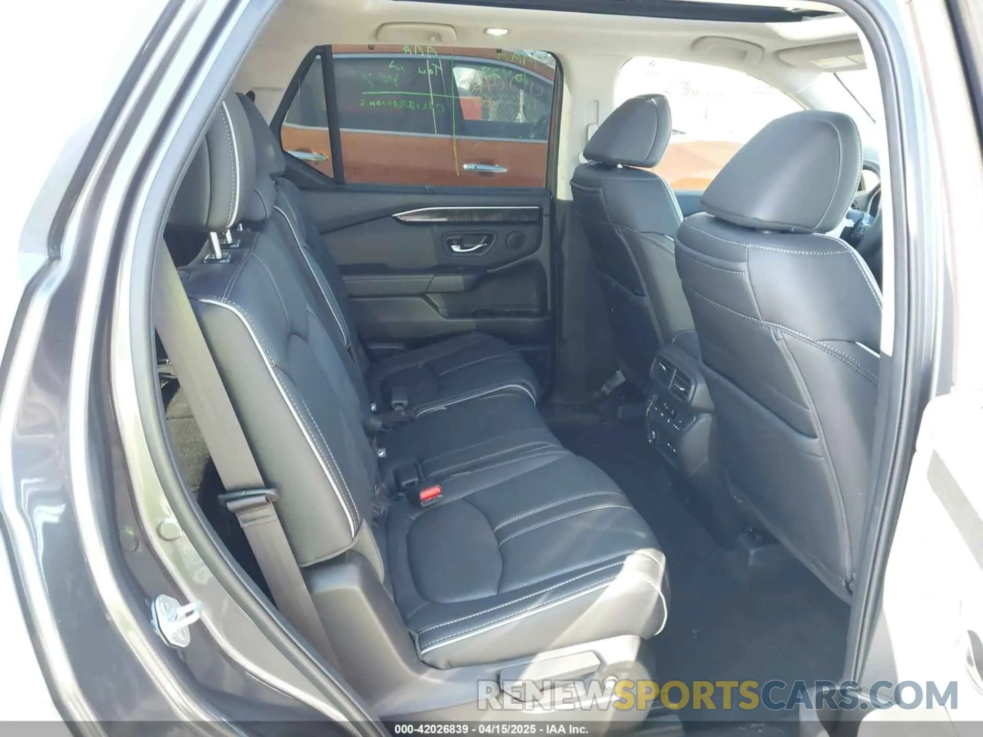 8 fotografías del automóvil dañado 5FNYG1H86SB043860 HONDA PILOT 2025