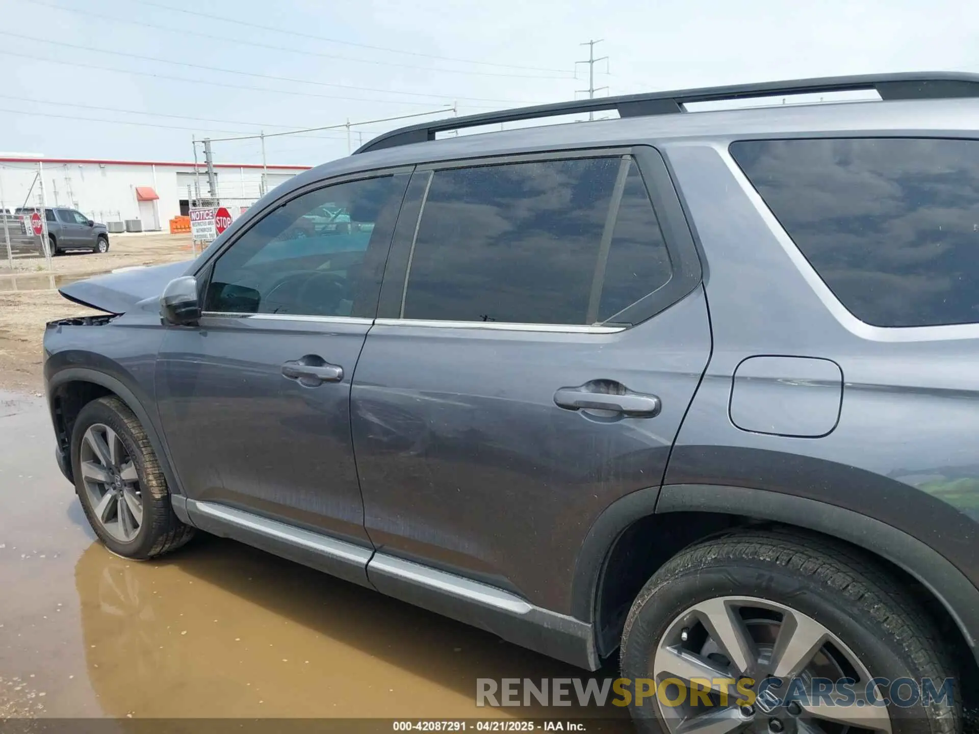 15 fotografías del automóvil dañado 5FNYG1H88SB070302 HONDA PILOT 2025
