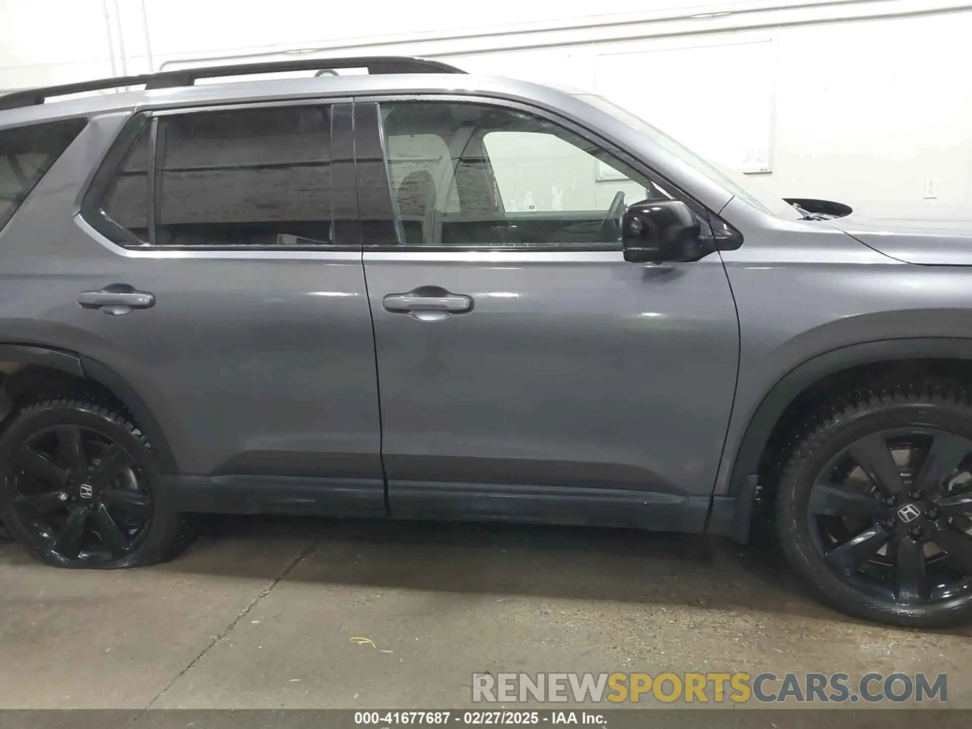 13 fotografías del automóvil dañado 5FNYG1H91SB034976 HONDA PILOT 2025